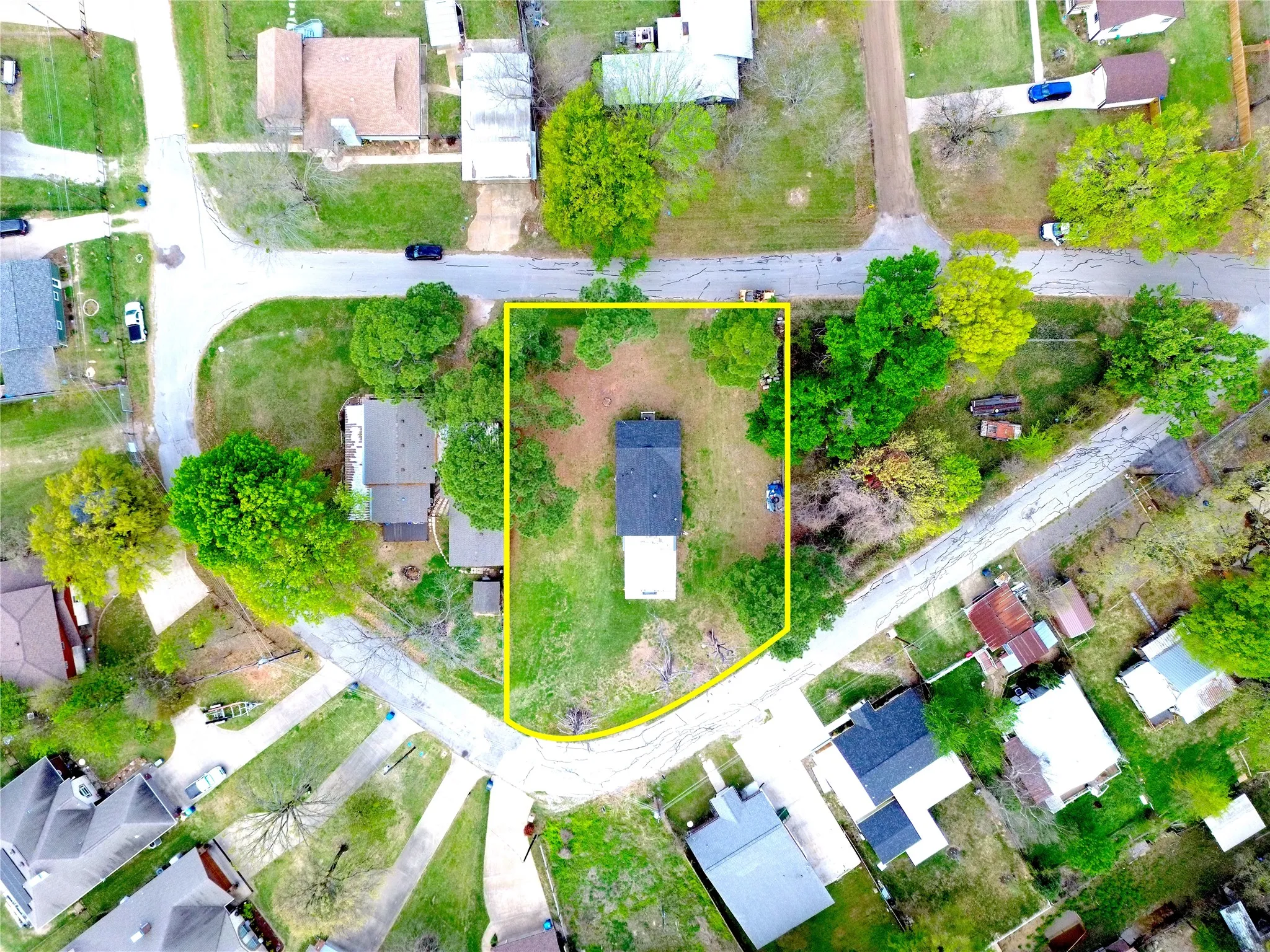 Single Family Residence For Sale in Henderson County , 191 Harmon Road, Gun Barrel City, Texas 75156, 2 Bedroom, 1 Bathroom, Garage spaces, 1,056 Sqft, built in 1967, mls#21380812, Real Estate Agent in Gun Barrel City, Homes For Sale in Henderson county, Homes For Sale in Gun Barrel City, Realtor in Gun Barrel City Texas, Real Estate Brokerage Independent Realty Texas, Luminita Cordes Realtor