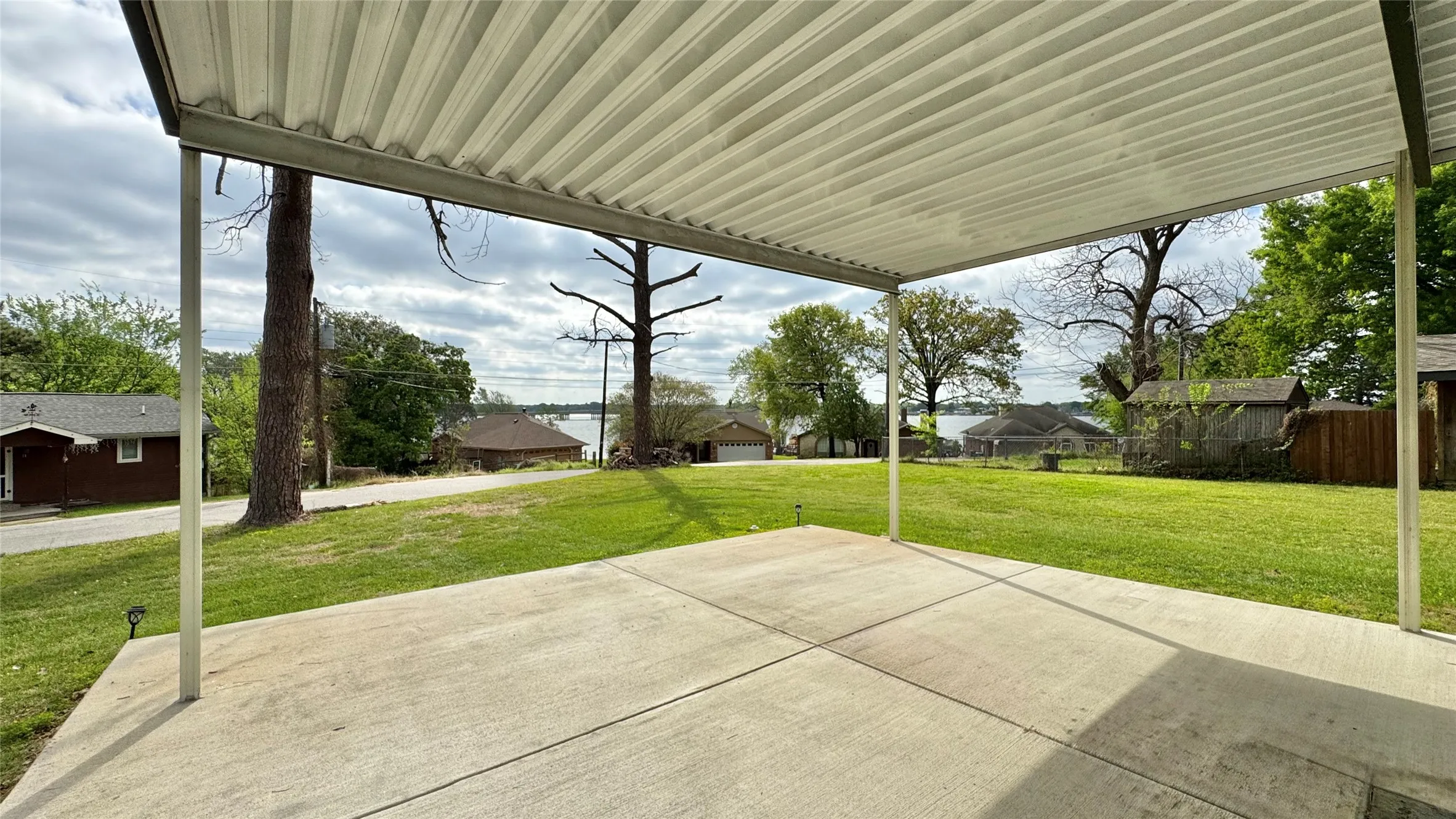 Single Family Residence For Sale in Henderson County , 191 Harmon Road, Gun Barrel City, Texas 75156, 2 Bedroom, 1 Bathroom, Garage spaces, 1,056 Sqft, built in 1967, mls#21380812, Real Estate Agent in Gun Barrel City, Homes For Sale in Henderson county, Homes For Sale in Gun Barrel City, Realtor in Gun Barrel City Texas, Real Estate Brokerage Independent Realty Texas, Luminita Cordes Realtor