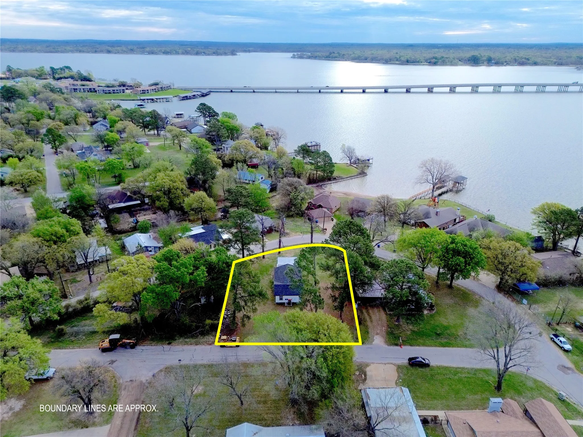 Single Family Residence For Sale in Henderson County , 191 Harmon Road, Gun Barrel City, Texas 75156, 2 Bedroom, 1 Bathroom, Garage spaces, 1,056 Sqft, built in 1967, mls#21380812, Real Estate Agent in Gun Barrel City, Homes For Sale in Henderson county, Homes For Sale in Gun Barrel City, Realtor in Gun Barrel City Texas, Real Estate Brokerage Independent Realty Texas, Luminita Cordes Realtor