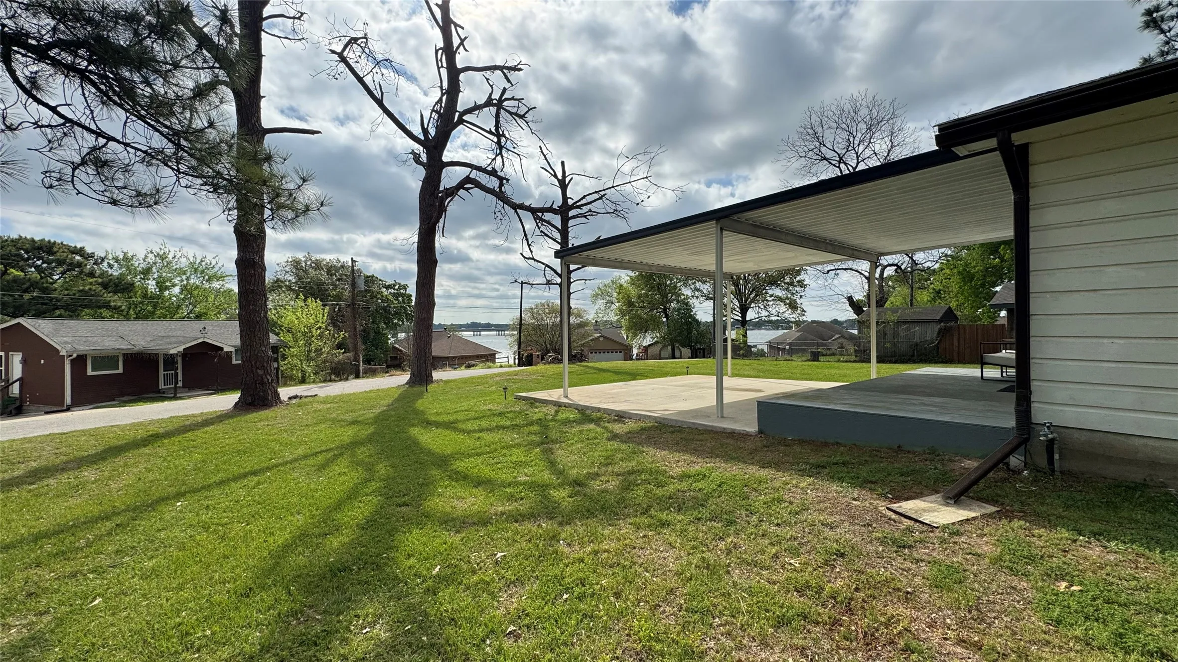 Single Family Residence For Sale in Henderson County , 191 Harmon Road, Gun Barrel City, Texas 75156, 2 Bedroom, 1 Bathroom, Garage spaces, 1,056 Sqft, built in 1967, mls#21380812, Real Estate Agent in Gun Barrel City, Homes For Sale in Henderson county, Homes For Sale in Gun Barrel City, Realtor in Gun Barrel City Texas, Real Estate Brokerage Independent Realty Texas, Luminita Cordes Realtor