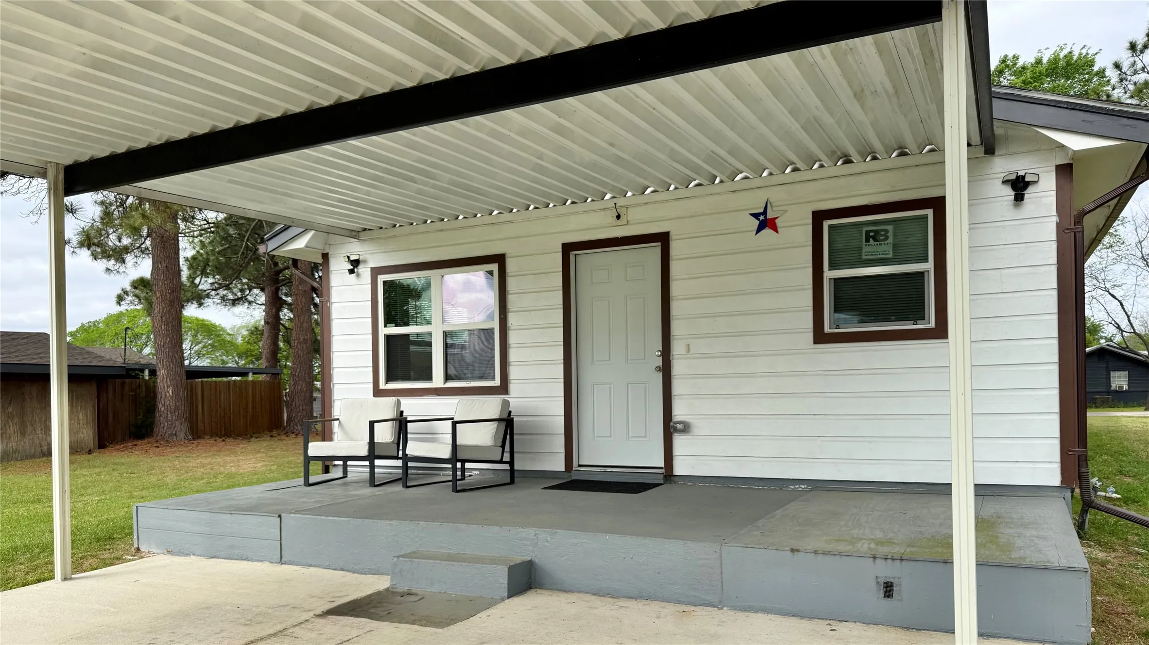 Single Family Residence For Sale in Henderson County , 191 Harmon Road, Gun Barrel City, Texas 75156, 2 Bedroom, 1 Bathroom, Garage spaces, 1,056 Sqft, built in 1967, mls#21380812, Real Estate Agent in Gun Barrel City, Homes For Sale in Henderson county, Homes For Sale in Gun Barrel City, Realtor in Gun Barrel City Texas, Real Estate Brokerage Independent Realty Texas, Luminita Cordes Realtor