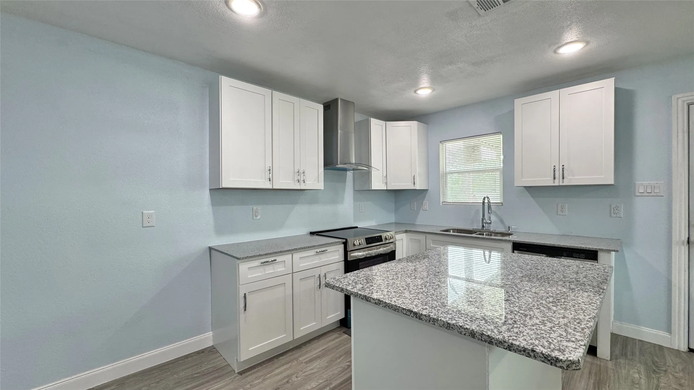Single Family Residence For Sale in Henderson County , 191 Harmon Road, Gun Barrel City, Texas 75156, 2 Bedroom, 1 Bathroom, Garage spaces, 1,056 Sqft, built in 1967, mls#21380812, Real Estate Agent in Gun Barrel City, Homes For Sale in Henderson county, Homes For Sale in Gun Barrel City, Realtor in Gun Barrel City Texas, Real Estate Brokerage Independent Realty Texas, Luminita Cordes Realtor