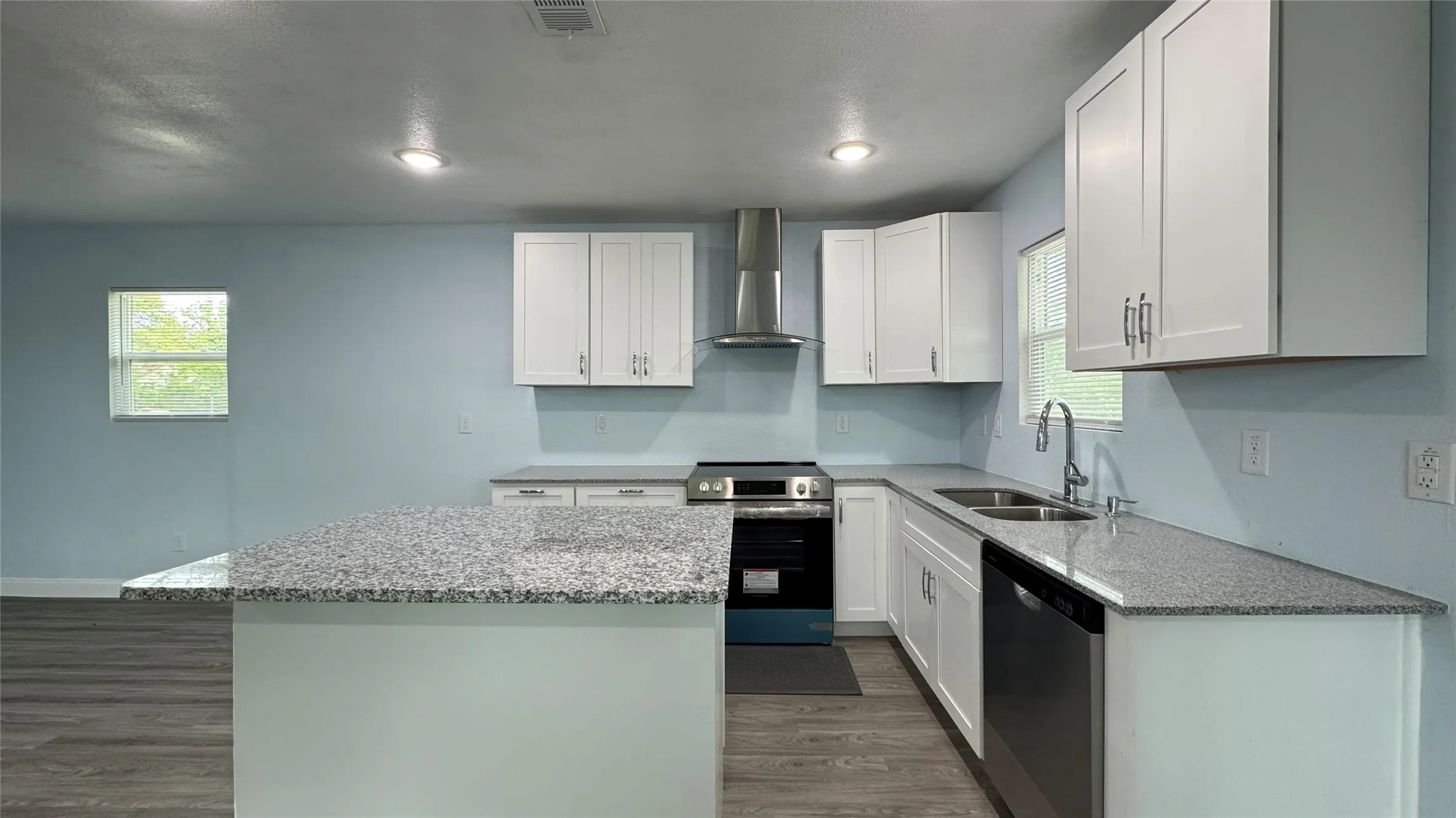 Single Family Residence For Sale in Henderson County , 191 Harmon Road, Gun Barrel City, Texas 75156, 2 Bedroom, 1 Bathroom, Garage spaces, 1,056 Sqft, built in 1967, mls#21380812, Real Estate Agent in Gun Barrel City, Homes For Sale in Henderson county, Homes For Sale in Gun Barrel City, Realtor in Gun Barrel City Texas, Real Estate Brokerage Independent Realty Texas, Luminita Cordes Realtor