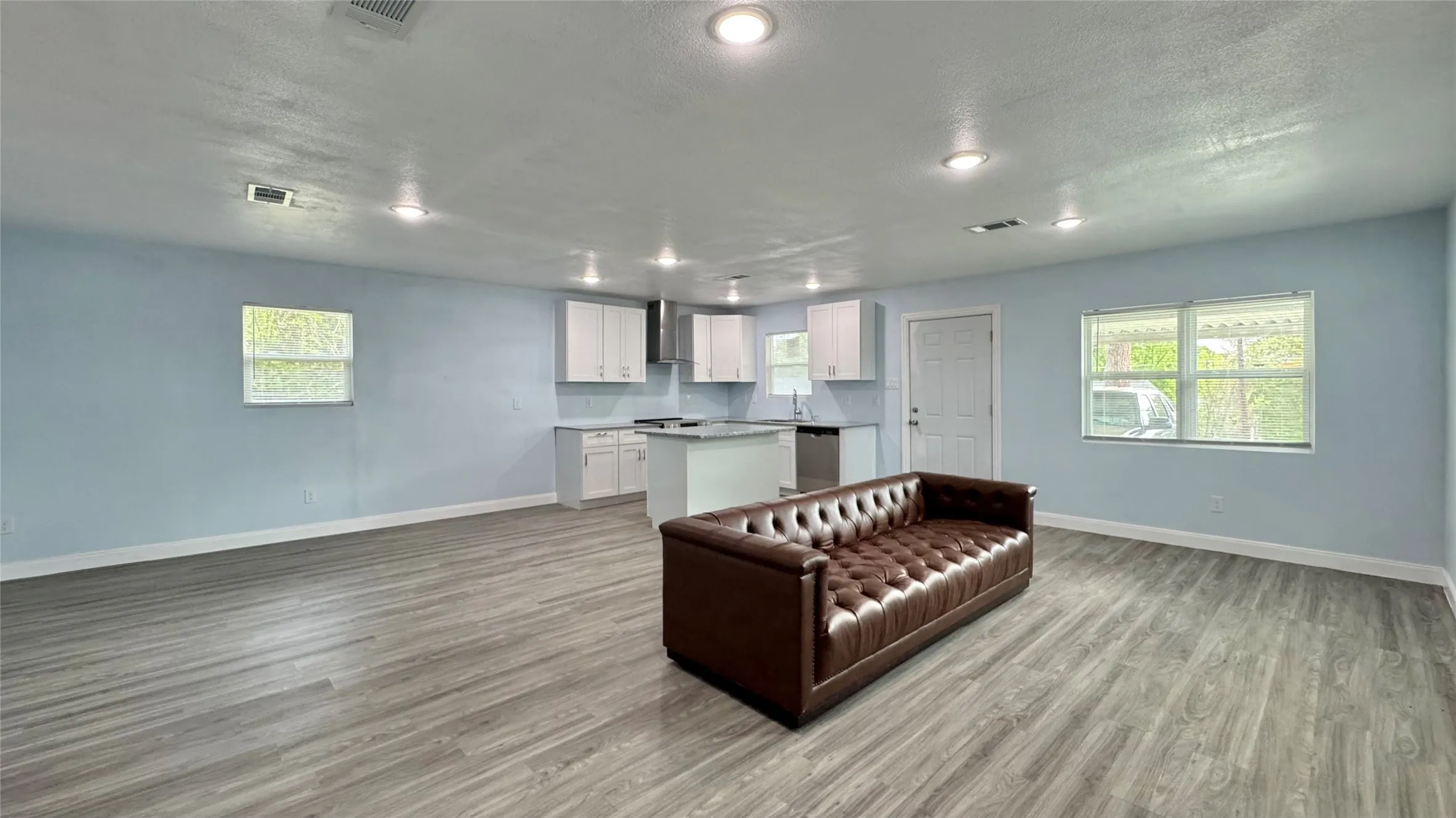 Single Family Residence For Sale in Henderson County , 191 Harmon Road, Gun Barrel City, Texas 75156, 2 Bedroom, 1 Bathroom, Garage spaces, 1,056 Sqft, built in 1967, mls#21380812, Real Estate Agent in Gun Barrel City, Homes For Sale in Henderson county, Homes For Sale in Gun Barrel City, Realtor in Gun Barrel City Texas, Real Estate Brokerage Independent Realty Texas, Luminita Cordes Realtor