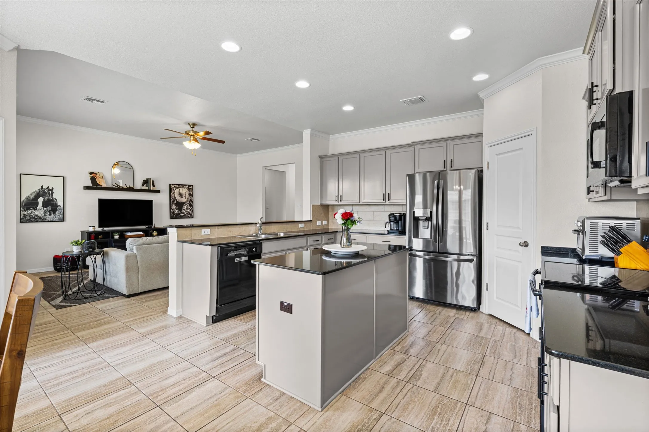 Single Family Residence For Sale in Bell County , 815 Cross Drive, Temple, Texas 76502, 4 Bedroom, 2 Bathroom, 2 Garage spaces, 1,866 Sqft, built in 2018, mls#21380706, Real Estate Agent in Temple, Homes For Sale in Bell county, Homes For Sale in Temple, Realtor in Temple Texas, Real Estate Brokerage Independent Realty Texas, Luminita Cordes Realtor