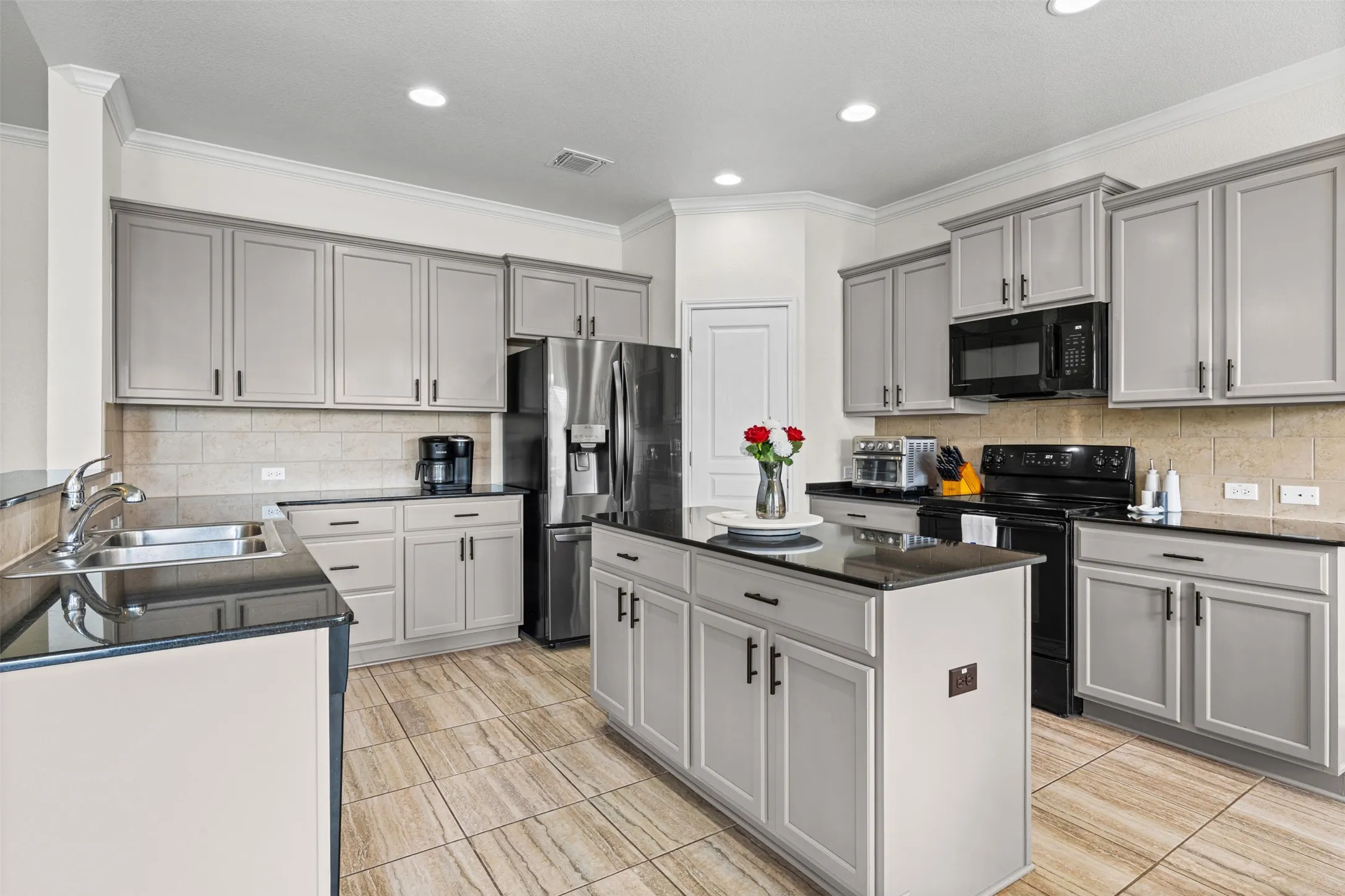 Single Family Residence For Sale in Bell County , 815 Cross Drive, Temple, Texas 76502, 4 Bedroom, 2 Bathroom, 2 Garage spaces, 1,866 Sqft, built in 2018, mls#21380706, Real Estate Agent in Temple, Homes For Sale in Bell county, Homes For Sale in Temple, Realtor in Temple Texas, Real Estate Brokerage Independent Realty Texas, Luminita Cordes Realtor