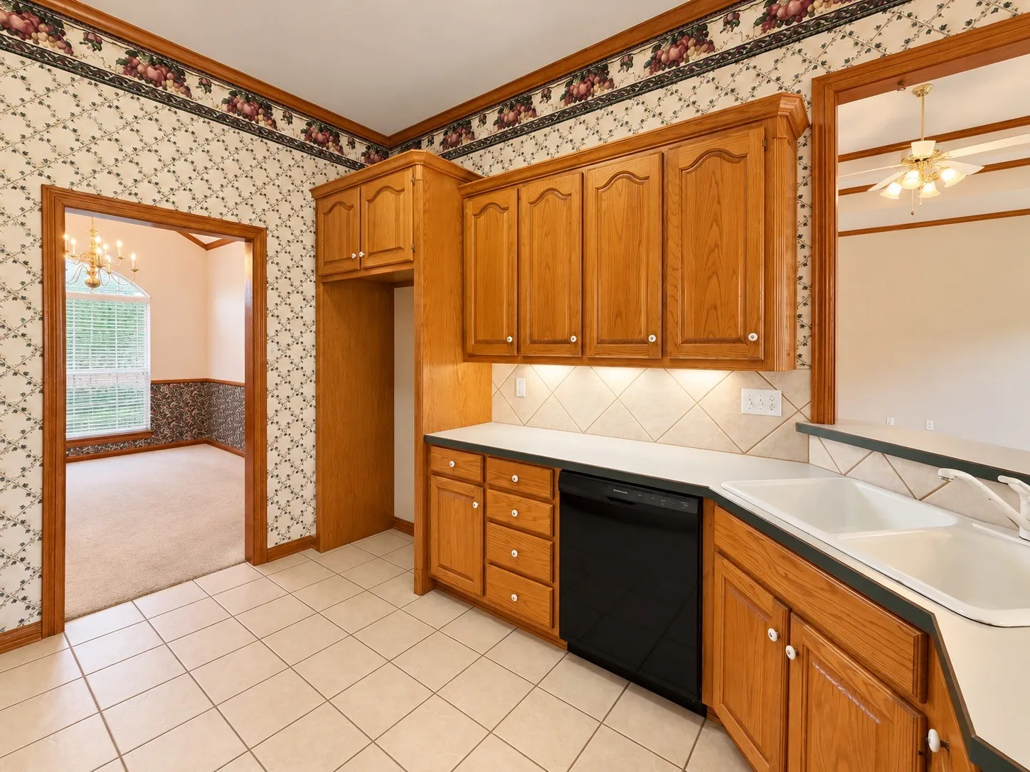 Single Family Residence For Sale in Hopkins County , 500 Kelli Circle, Sulphur Springs, Texas 75482, 3 Bedroom, 2 Bathroom, 2 Garage spaces, 2,136 Sqft, built in 1997, mls#21380519, Real Estate Agent in Sulphur Springs, Homes For Sale in Hopkins county, Homes For Sale in Sulphur Springs, Realtor in Sulphur Springs Texas, Real Estate Brokerage Independent Realty Texas, Luminita Cordes Realtor