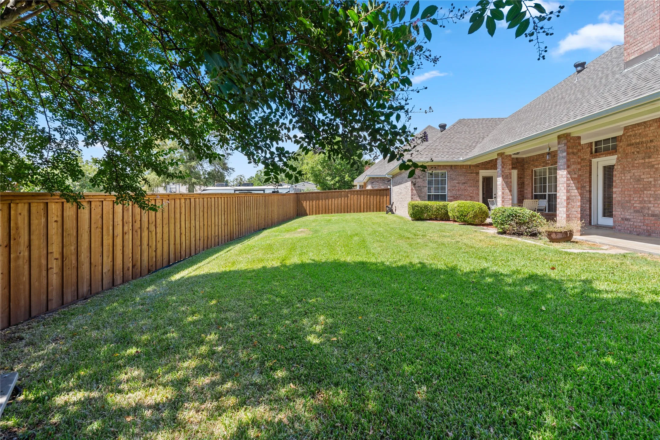 Single Family Residence For Sale in Hopkins County , 500 Kelli Circle, Sulphur Springs, Texas 75482, 3 Bedroom, 2 Bathroom, 2 Garage spaces, 2,136 Sqft, built in 1997, mls#21380519, Real Estate Agent in Sulphur Springs, Homes For Sale in Hopkins county, Homes For Sale in Sulphur Springs, Realtor in Sulphur Springs Texas, Real Estate Brokerage Independent Realty Texas, Luminita Cordes Realtor
