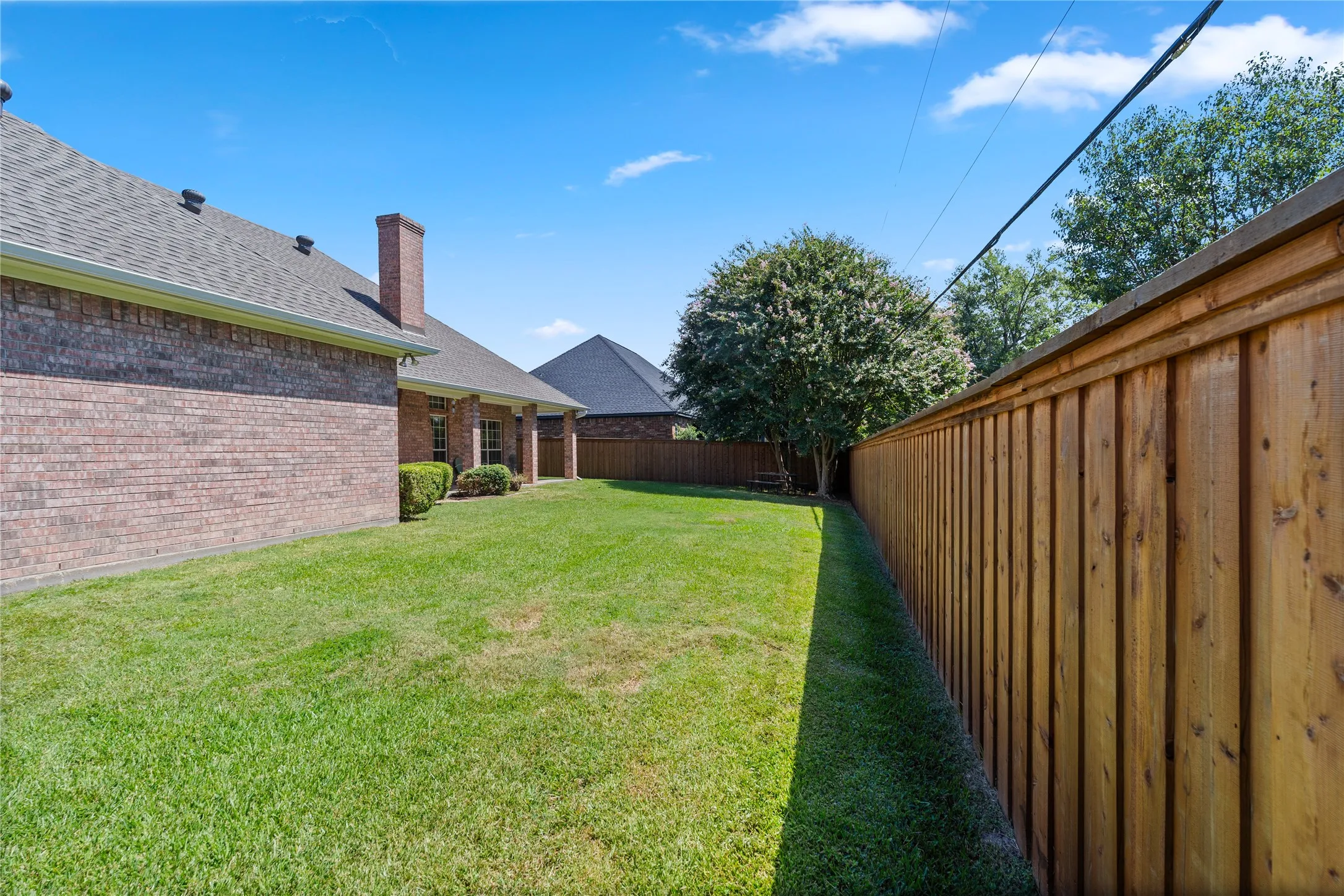 Single Family Residence For Sale in Hopkins County , 500 Kelli Circle, Sulphur Springs, Texas 75482, 3 Bedroom, 2 Bathroom, 2 Garage spaces, 2,136 Sqft, built in 1997, mls#21380519, Real Estate Agent in Sulphur Springs, Homes For Sale in Hopkins county, Homes For Sale in Sulphur Springs, Realtor in Sulphur Springs Texas, Real Estate Brokerage Independent Realty Texas, Luminita Cordes Realtor