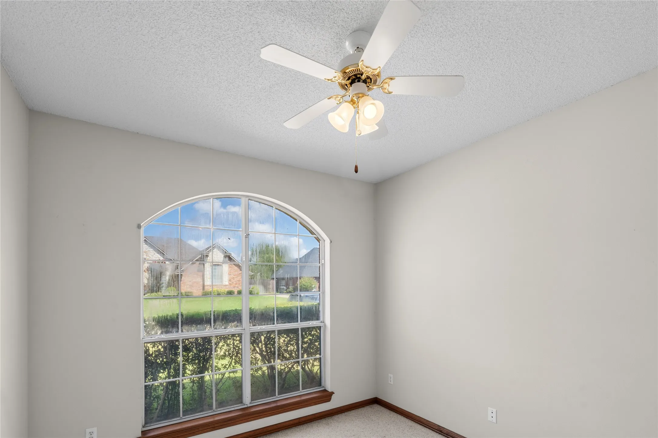 Single Family Residence For Sale in Hopkins County , 500 Kelli Circle, Sulphur Springs, Texas 75482, 3 Bedroom, 2 Bathroom, 2 Garage spaces, 2,136 Sqft, built in 1997, mls#21380519, Real Estate Agent in Sulphur Springs, Homes For Sale in Hopkins county, Homes For Sale in Sulphur Springs, Realtor in Sulphur Springs Texas, Real Estate Brokerage Independent Realty Texas, Luminita Cordes Realtor