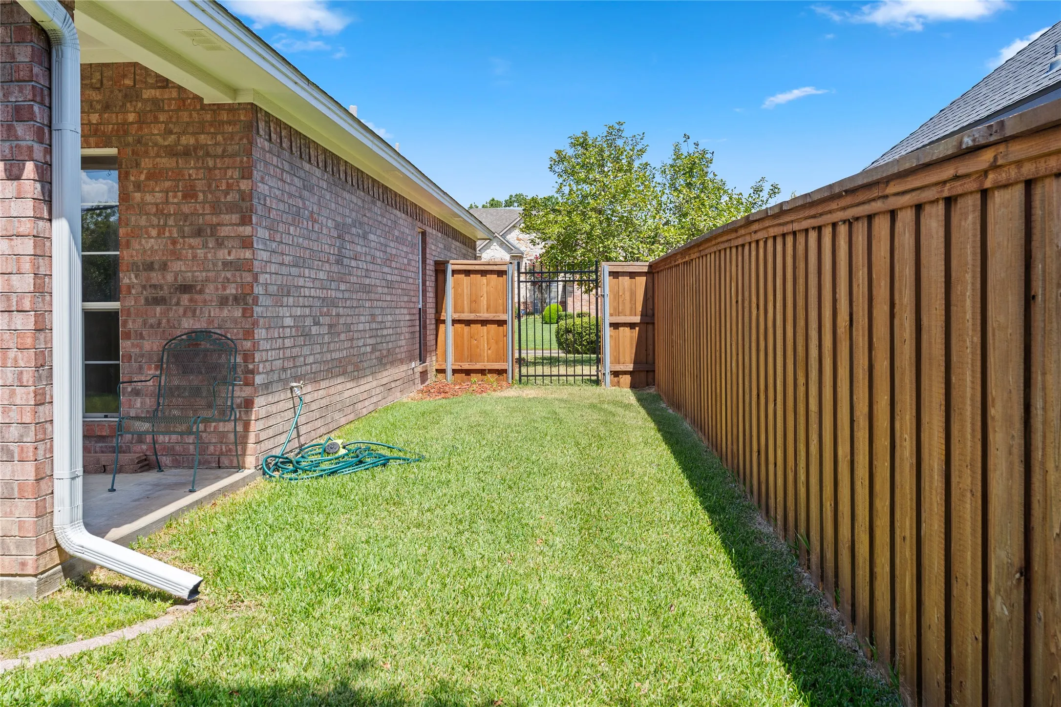 Single Family Residence For Sale in Hopkins County , 500 Kelli Circle, Sulphur Springs, Texas 75482, 3 Bedroom, 2 Bathroom, 2 Garage spaces, 2,136 Sqft, built in 1997, mls#21380519, Real Estate Agent in Sulphur Springs, Homes For Sale in Hopkins county, Homes For Sale in Sulphur Springs, Realtor in Sulphur Springs Texas, Real Estate Brokerage Independent Realty Texas, Luminita Cordes Realtor