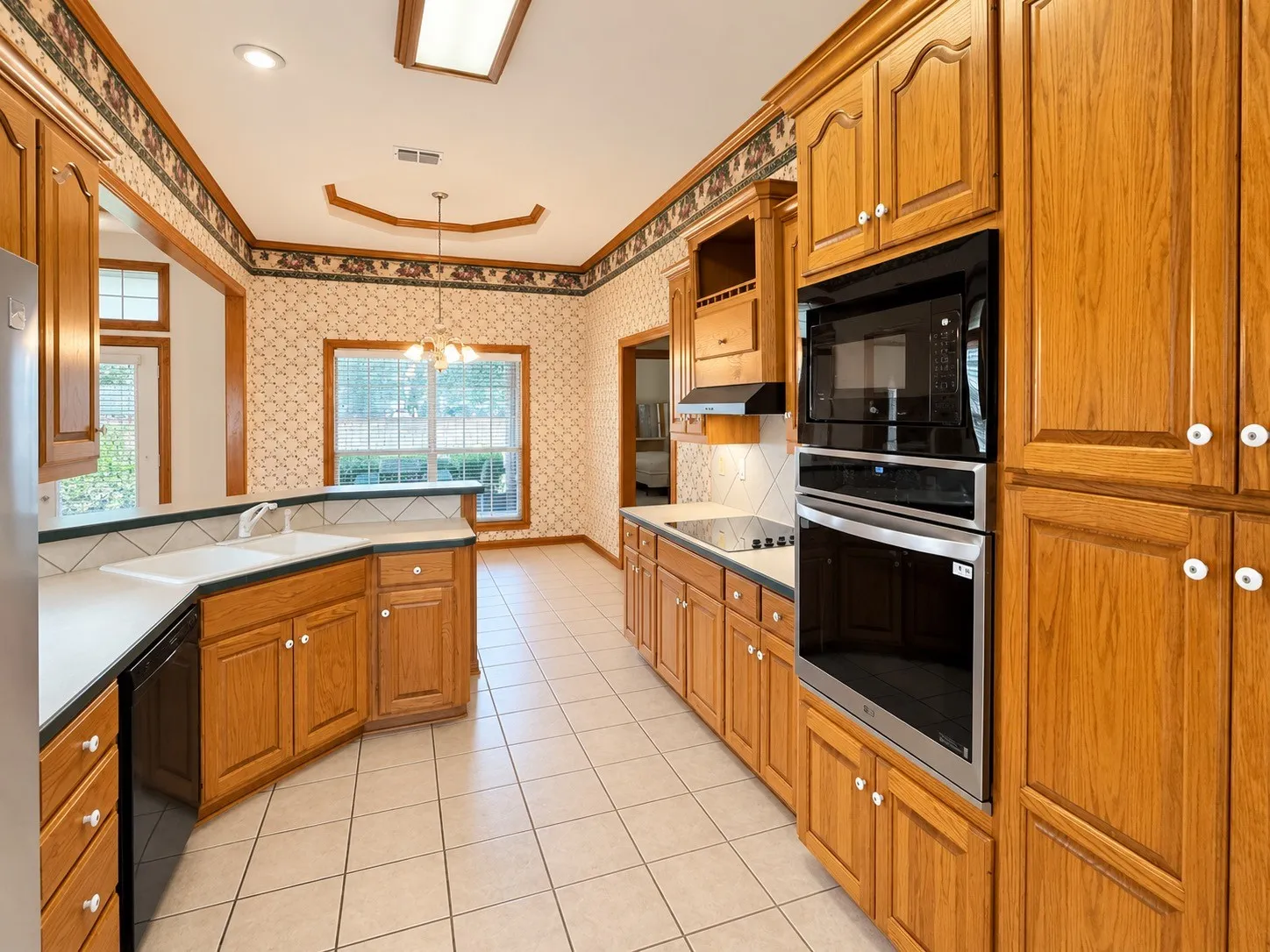 Single Family Residence For Sale in Hopkins County , 500 Kelli Circle, Sulphur Springs, Texas 75482, 3 Bedroom, 2 Bathroom, 2 Garage spaces, 2,136 Sqft, built in 1997, mls#21380519, Real Estate Agent in Sulphur Springs, Homes For Sale in Hopkins county, Homes For Sale in Sulphur Springs, Realtor in Sulphur Springs Texas, Real Estate Brokerage Independent Realty Texas, Luminita Cordes Realtor