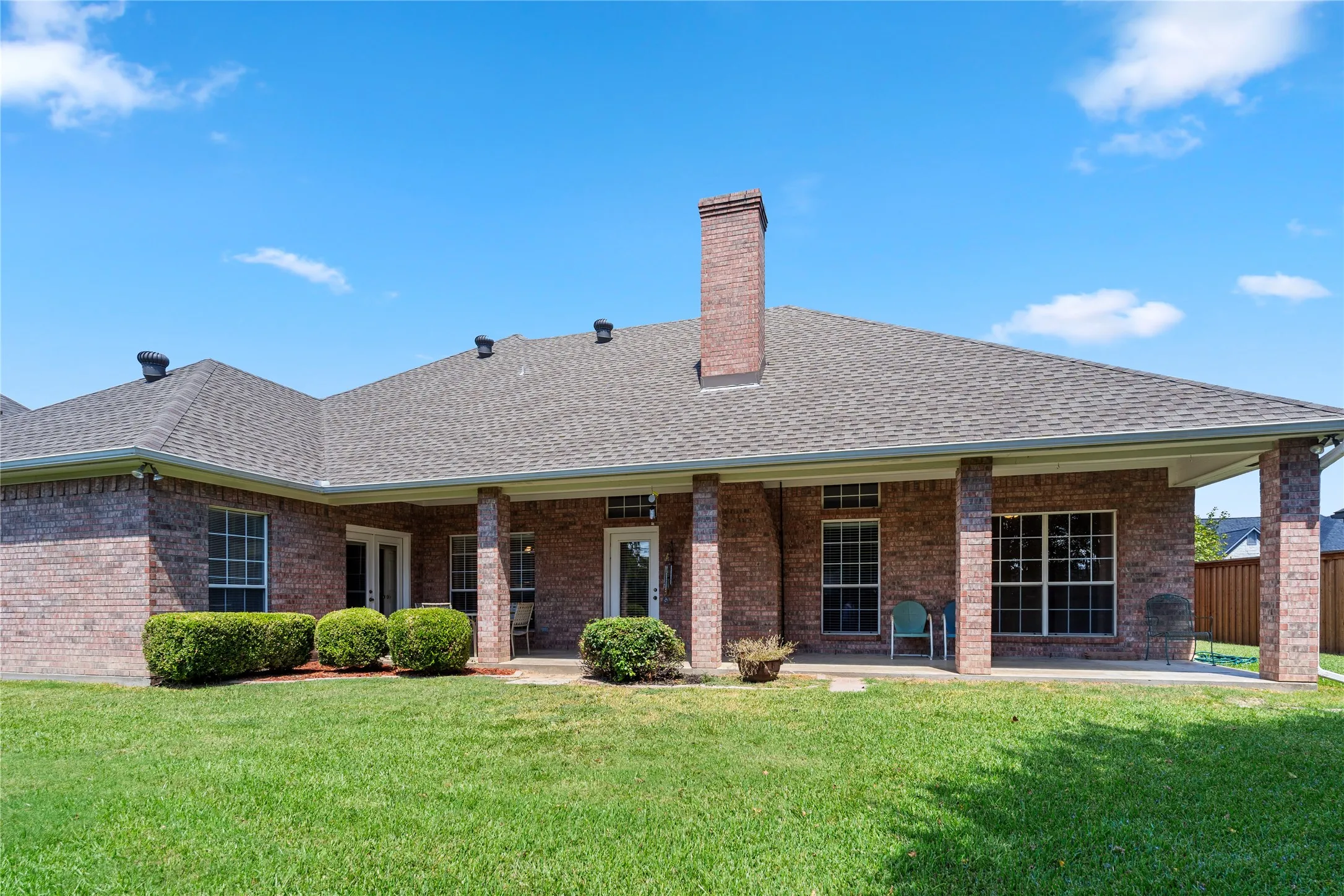 Single Family Residence For Sale in Hopkins County , 500 Kelli Circle, Sulphur Springs, Texas 75482, 3 Bedroom, 2 Bathroom, 2 Garage spaces, 2,136 Sqft, built in 1997, mls#21380519, Real Estate Agent in Sulphur Springs, Homes For Sale in Hopkins county, Homes For Sale in Sulphur Springs, Realtor in Sulphur Springs Texas, Real Estate Brokerage Independent Realty Texas, Luminita Cordes Realtor