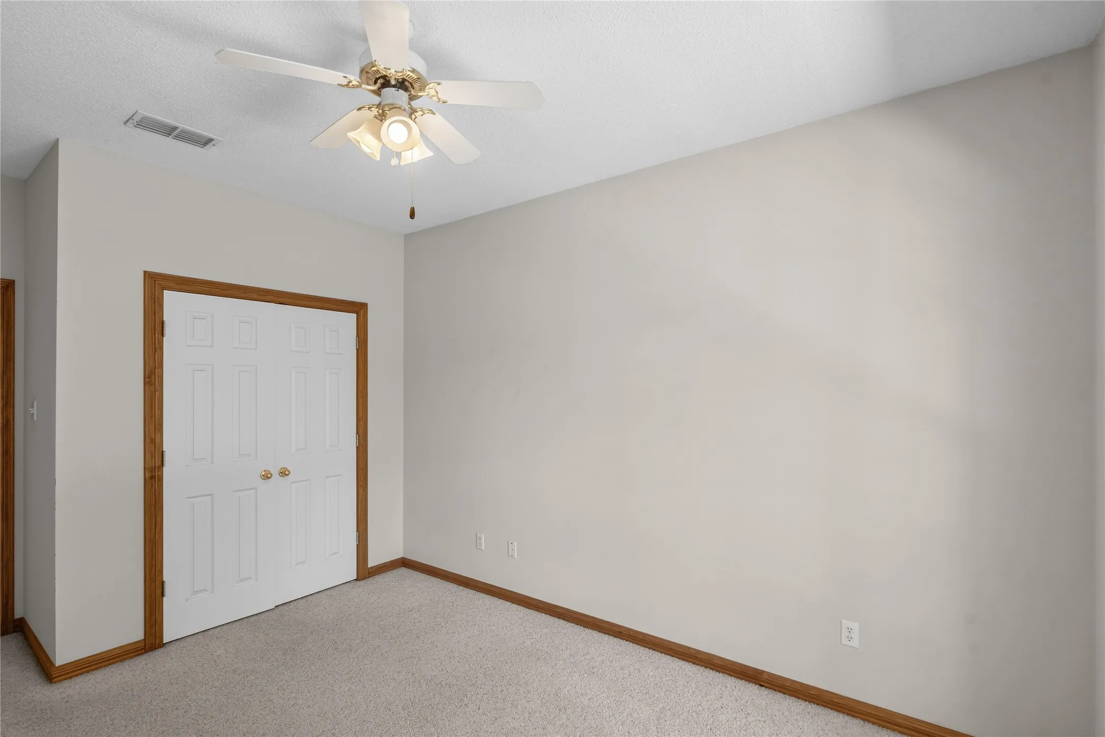 Single Family Residence For Sale in Hopkins County , 500 Kelli Circle, Sulphur Springs, Texas 75482, 3 Bedroom, 2 Bathroom, 2 Garage spaces, 2,136 Sqft, built in 1997, mls#21380519, Real Estate Agent in Sulphur Springs, Homes For Sale in Hopkins county, Homes For Sale in Sulphur Springs, Realtor in Sulphur Springs Texas, Real Estate Brokerage Independent Realty Texas, Luminita Cordes Realtor