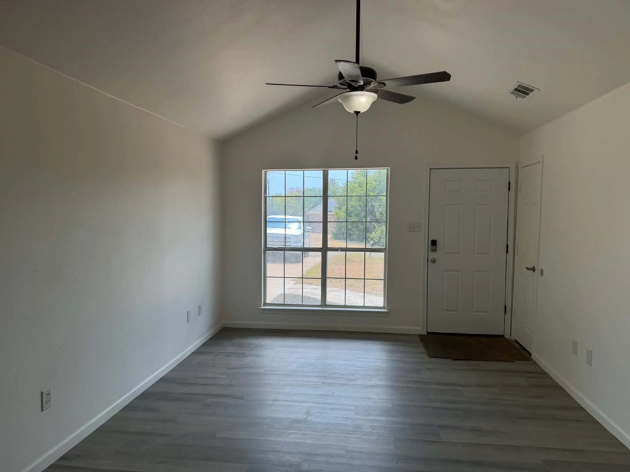 Single Family Residence For Sale in Henderson County , 228 Skiff Drive, Gun Barrel City, Texas 75156, 3 Bedroom, 2 Bathroom, Garage spaces, 1,068 Sqft, built in 1999, mls#21380829, Real Estate Agent in Gun Barrel City, Homes For Sale in Henderson county, Homes For Sale in Gun Barrel City, Realtor in Gun Barrel City Texas, Real Estate Brokerage Independent Realty Texas, Luminita Cordes Realtor