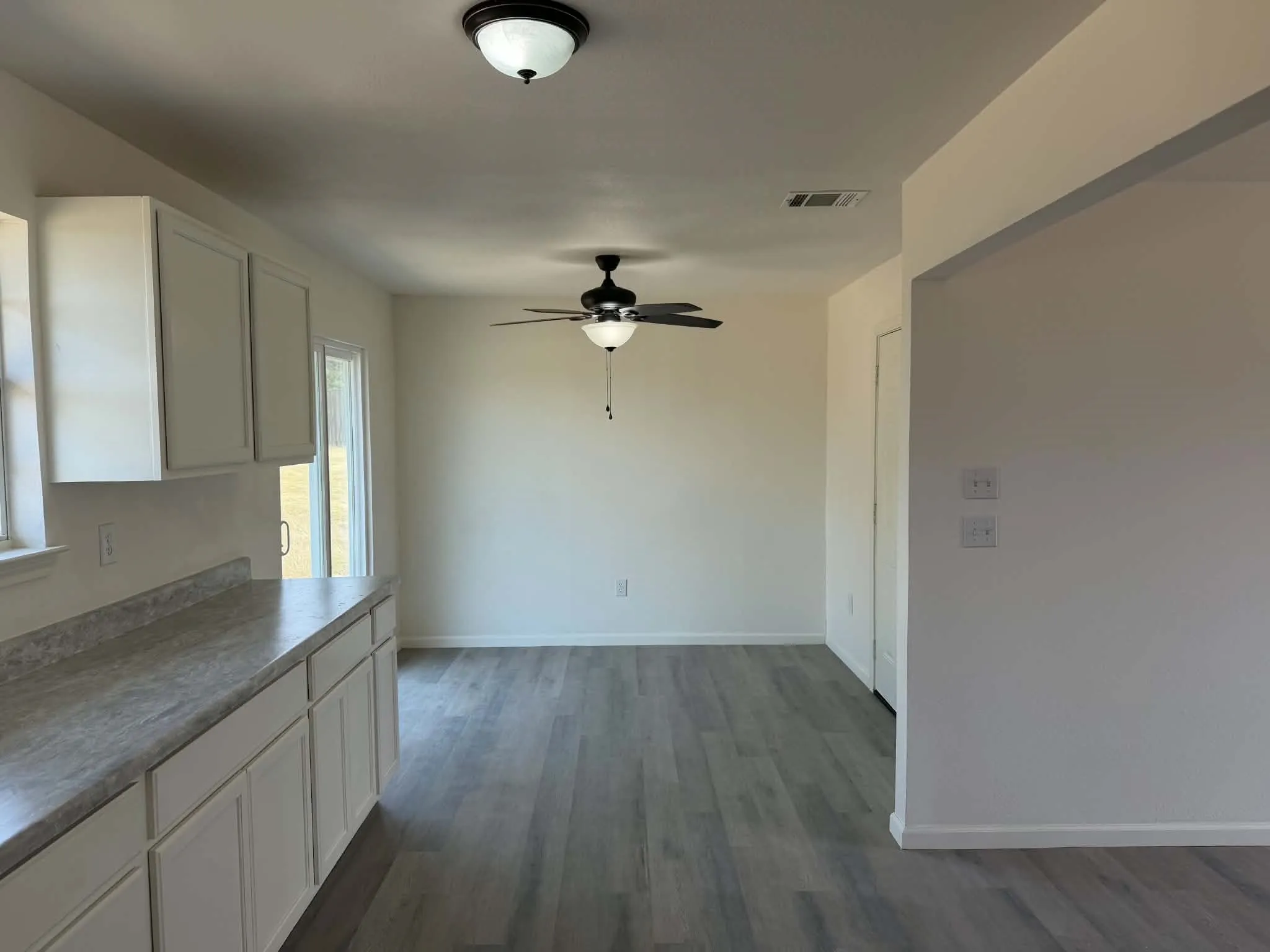 Single Family Residence For Sale in Henderson County , 228 Skiff Drive, Gun Barrel City, Texas 75156, 3 Bedroom, 2 Bathroom, Garage spaces, 1,068 Sqft, built in 1999, mls#21380829, Real Estate Agent in Gun Barrel City, Homes For Sale in Henderson county, Homes For Sale in Gun Barrel City, Realtor in Gun Barrel City Texas, Real Estate Brokerage Independent Realty Texas, Luminita Cordes Realtor