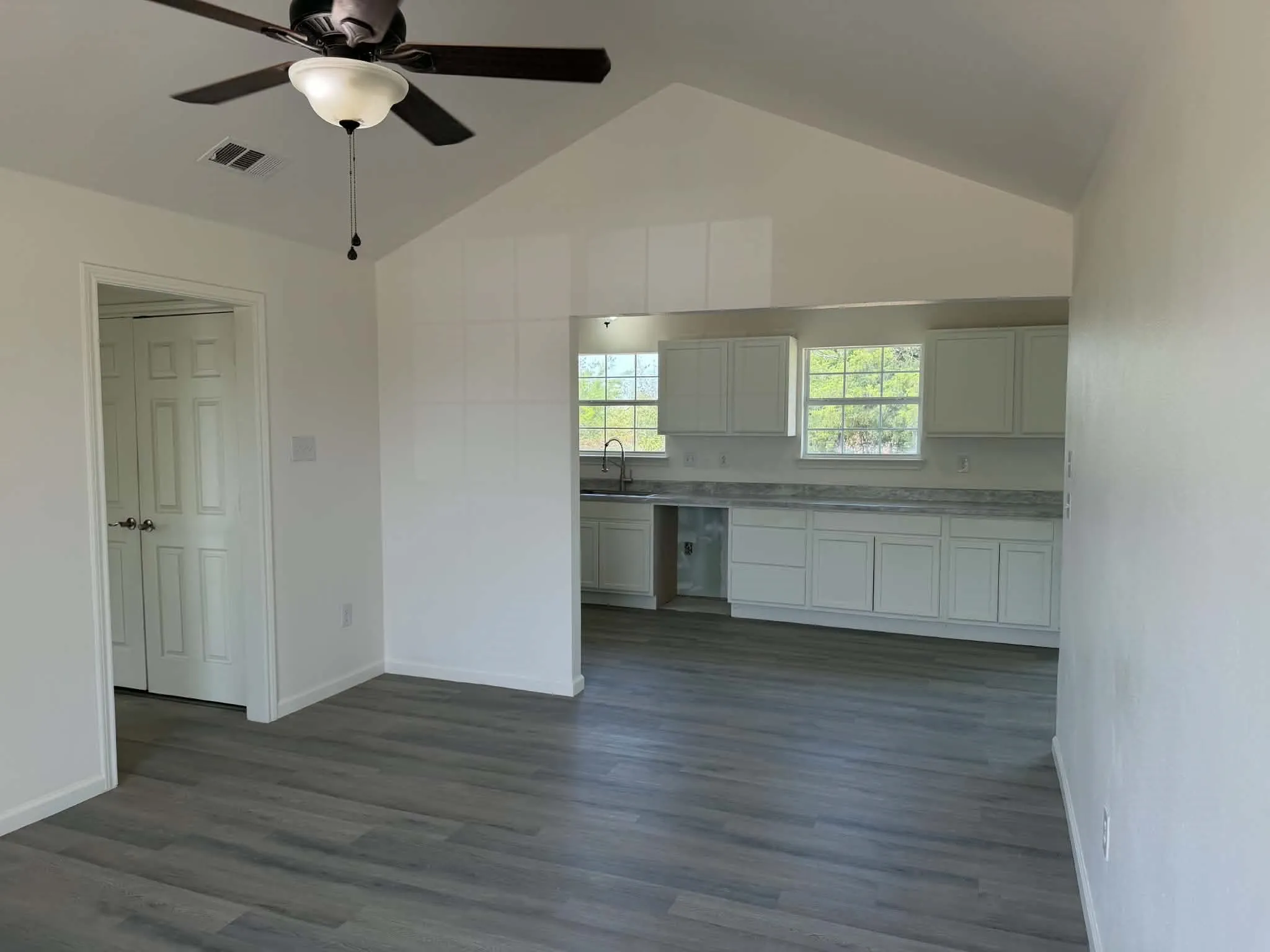 Single Family Residence For Sale in Henderson County , 228 Skiff Drive, Gun Barrel City, Texas 75156, 3 Bedroom, 2 Bathroom, Garage spaces, 1,068 Sqft, built in 1999, mls#21380829, Real Estate Agent in Gun Barrel City, Homes For Sale in Henderson county, Homes For Sale in Gun Barrel City, Realtor in Gun Barrel City Texas, Real Estate Brokerage Independent Realty Texas, Luminita Cordes Realtor