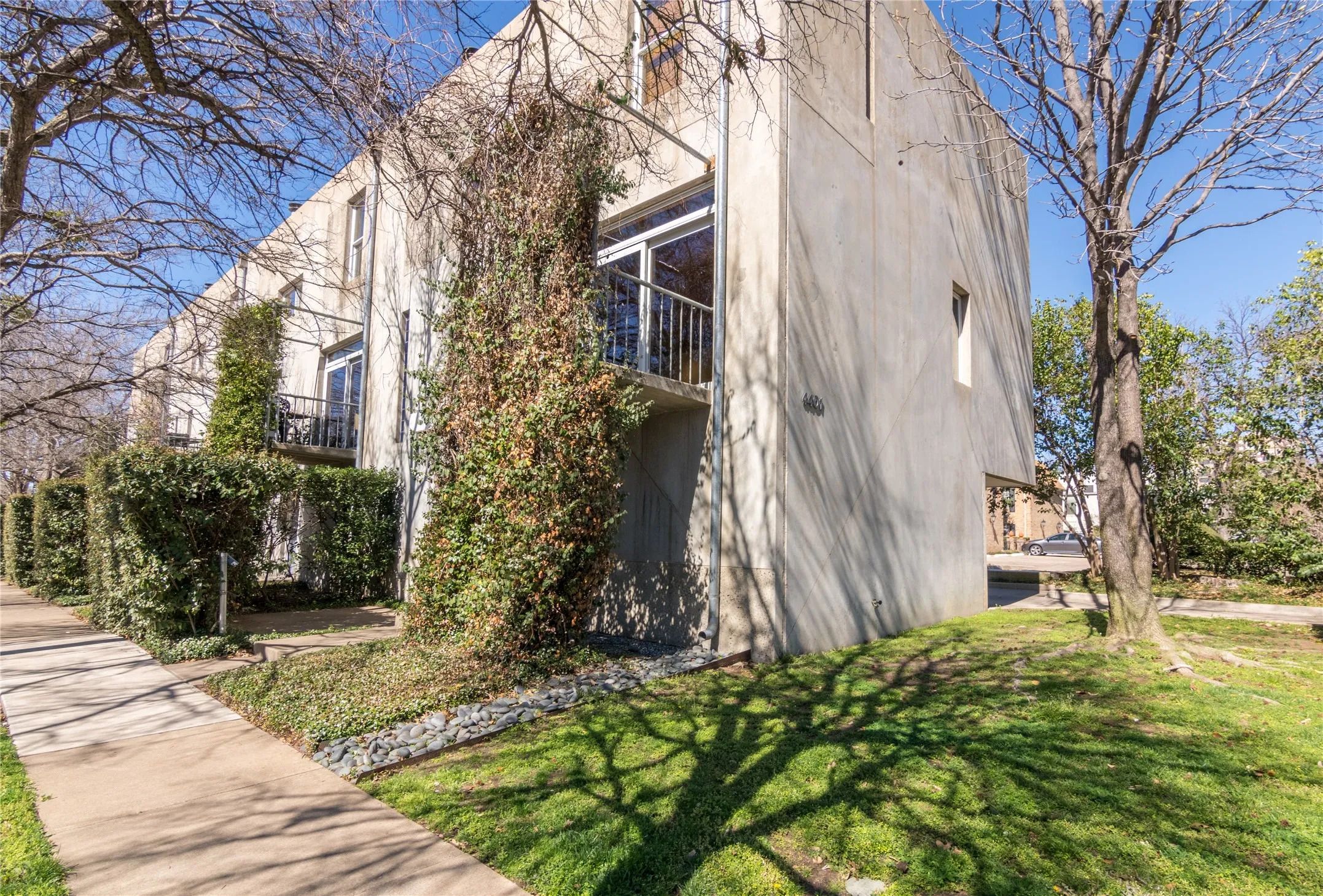 Condominium For Rent in Dallas County , 4401 Travis Street 1, Dallas, Texas 75205, 2 Bedroom, 3 Bathroom, 2 Garage spaces, 1,568 Sqft, built in 1994, mls#21380663, Real Estate Agent in Dallas, Homes For Rent in Dallas county, Homes For Rent in Dallas, Realtor in Dallas Texas, Real Estate Brokerage Independent Realty Texas, Luminita Cordes Realtor