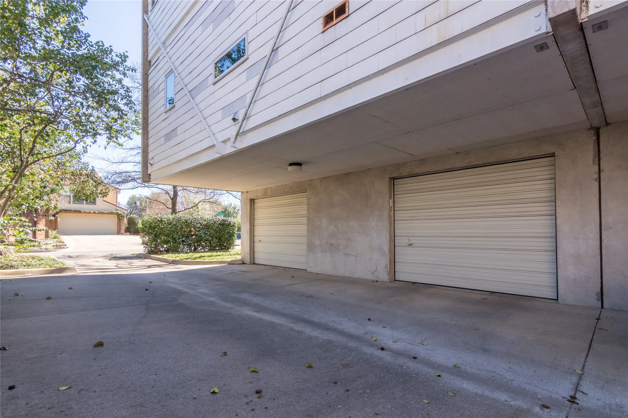 Condominium For Rent in Dallas County , 4401 Travis Street 1, Dallas, Texas 75205, 2 Bedroom, 3 Bathroom, 2 Garage spaces, 1,568 Sqft, built in 1994, mls#21380663, Real Estate Agent in Dallas, Homes For Rent in Dallas county, Homes For Rent in Dallas, Realtor in Dallas Texas, Real Estate Brokerage Independent Realty Texas, Luminita Cordes Realtor
