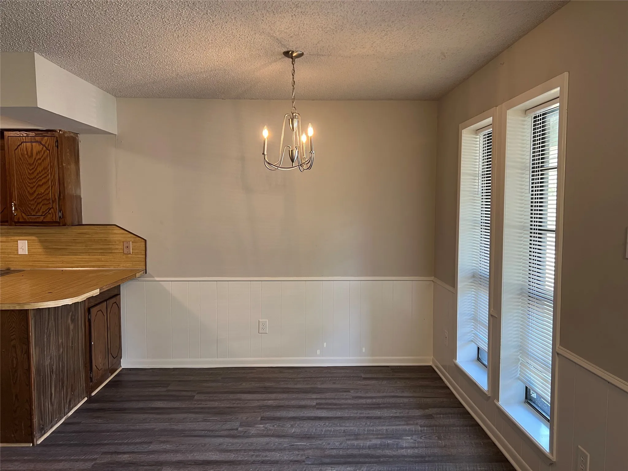 Duplex For Rent in Grayson County , 2318 N Alexander Street, Sherman, Texas 75092, 2 Bedroom, 1 Bathroom, Garage spaces, 1,014 Sqft, built in 1981, mls#21358166, Real Estate Agent in Sherman, Homes For Rent in Grayson county, Homes For Rent in Sherman, Realtor in Sherman Texas, Real Estate Brokerage Independent Realty Texas, Luminita Cordes Realtor
