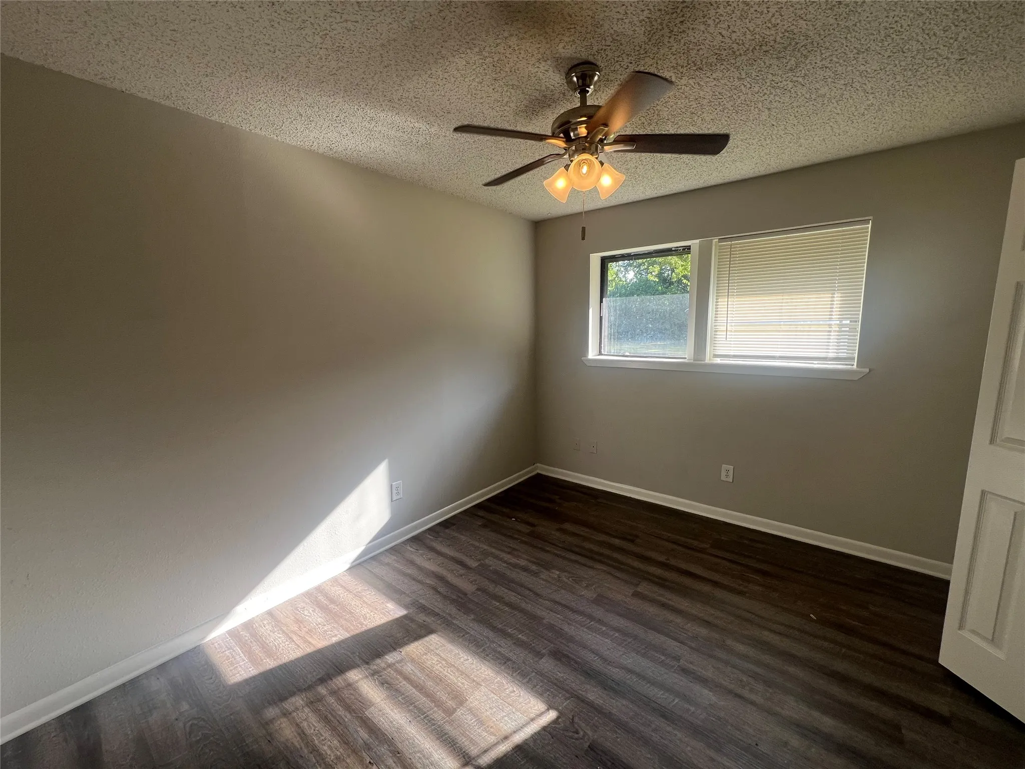 Duplex For Rent in Grayson County , 2318 N Alexander Street, Sherman, Texas 75092, 2 Bedroom, 1 Bathroom, Garage spaces, 1,014 Sqft, built in 1981, mls#21358166, Real Estate Agent in Sherman, Homes For Rent in Grayson county, Homes For Rent in Sherman, Realtor in Sherman Texas, Real Estate Brokerage Independent Realty Texas, Luminita Cordes Realtor