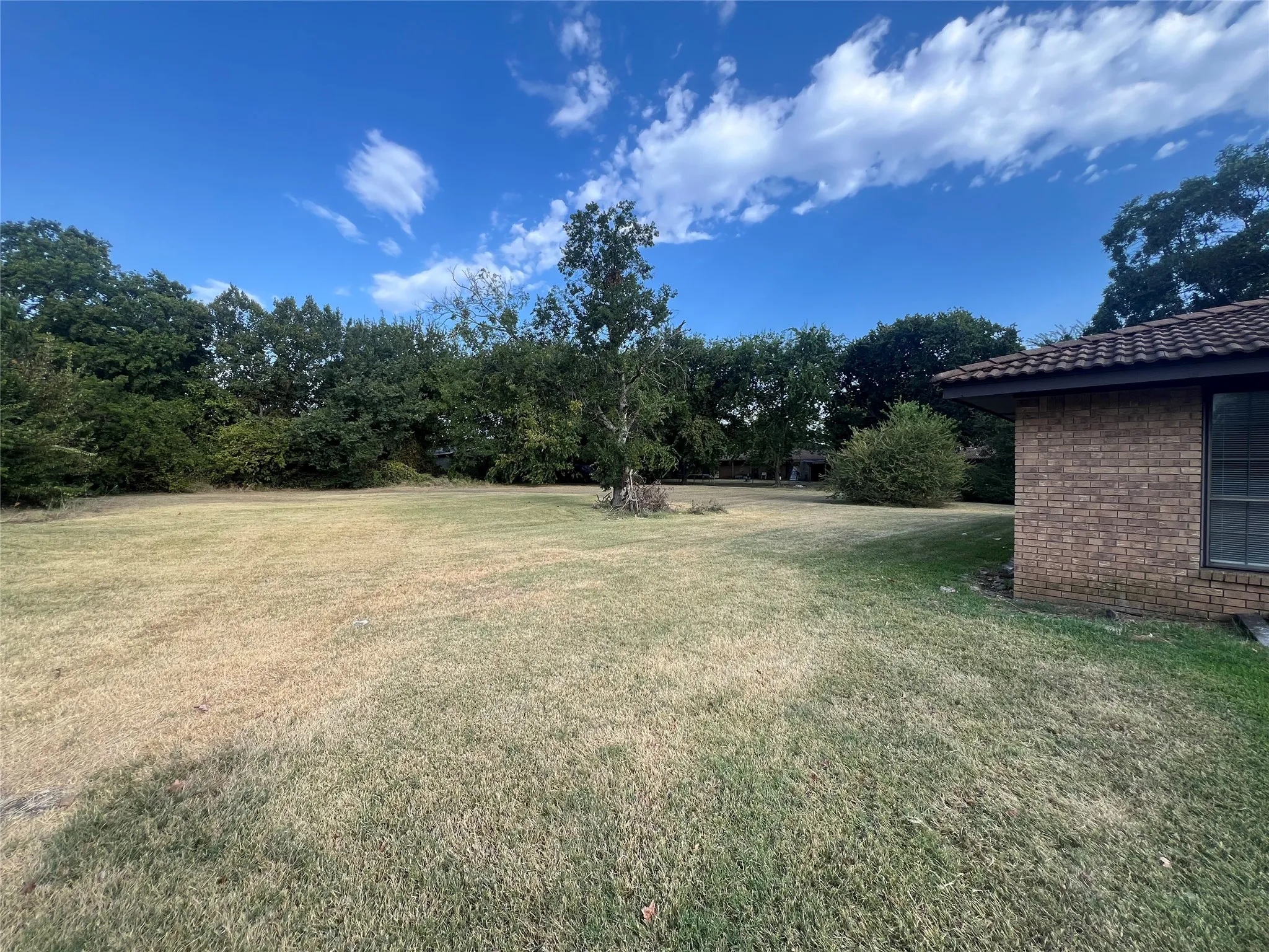 Duplex For Rent in Grayson County , 2318 N Alexander Street, Sherman, Texas 75092, 2 Bedroom, 1 Bathroom, Garage spaces, 1,014 Sqft, built in 1981, mls#21358166, Real Estate Agent in Sherman, Homes For Rent in Grayson county, Homes For Rent in Sherman, Realtor in Sherman Texas, Real Estate Brokerage Independent Realty Texas, Luminita Cordes Realtor