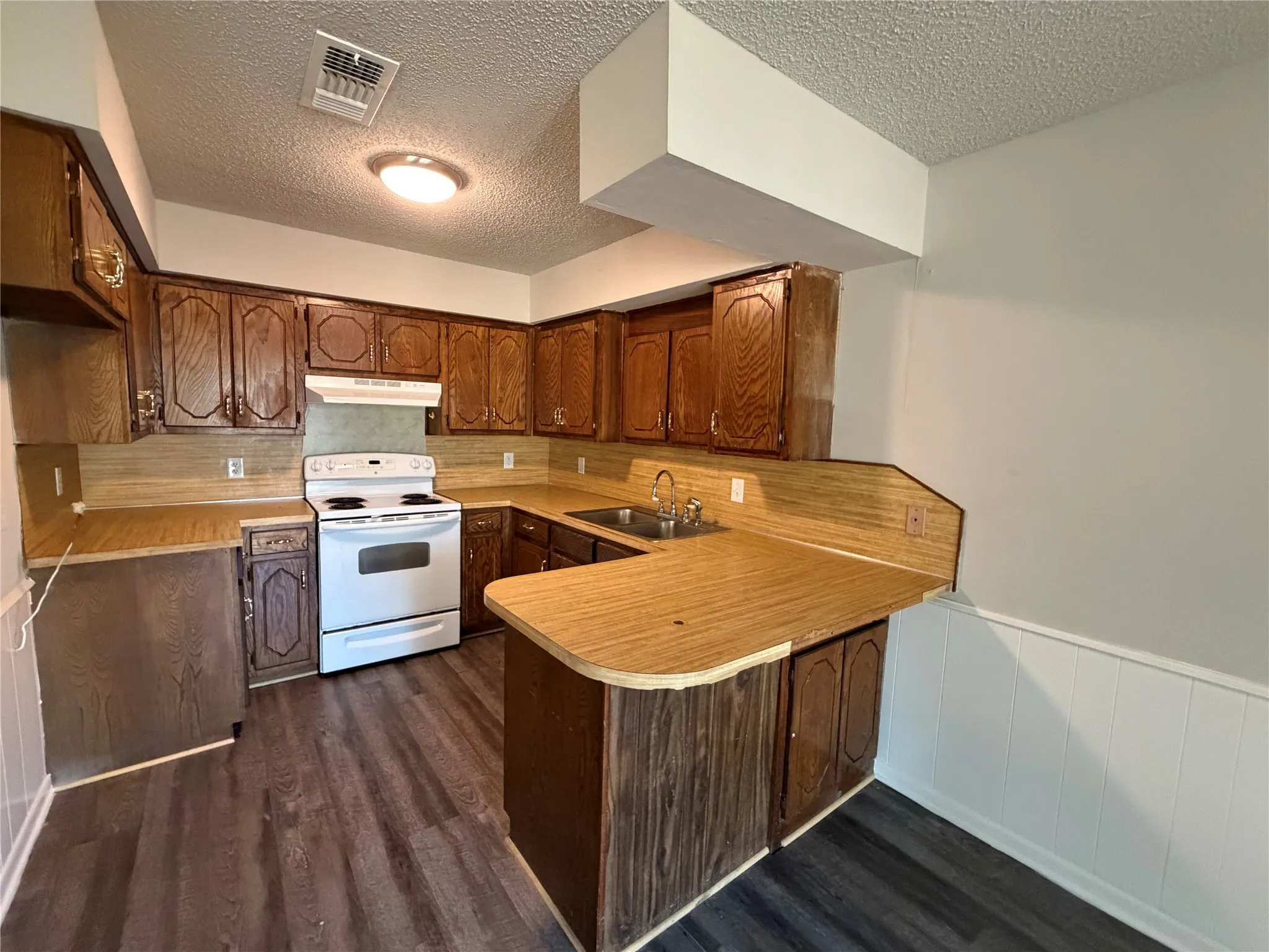 Duplex For Rent in Grayson County , 2318 N Alexander Street, Sherman, Texas 75092, 2 Bedroom, 1 Bathroom, Garage spaces, 1,014 Sqft, built in 1981, mls#21358166, Real Estate Agent in Sherman, Homes For Rent in Grayson county, Homes For Rent in Sherman, Realtor in Sherman Texas, Real Estate Brokerage Independent Realty Texas, Luminita Cordes Realtor