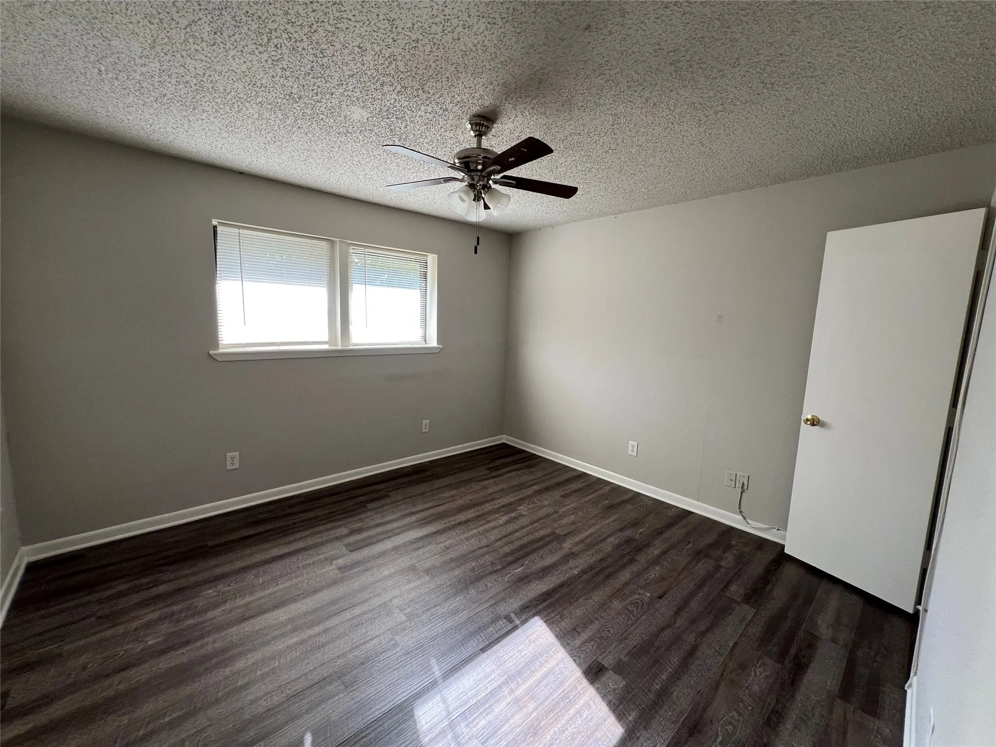 Duplex For Rent in Grayson County , 2318 N Alexander Street, Sherman, Texas 75092, 2 Bedroom, 1 Bathroom, Garage spaces, 1,014 Sqft, built in 1981, mls#21358166, Real Estate Agent in Sherman, Homes For Rent in Grayson county, Homes For Rent in Sherman, Realtor in Sherman Texas, Real Estate Brokerage Independent Realty Texas, Luminita Cordes Realtor