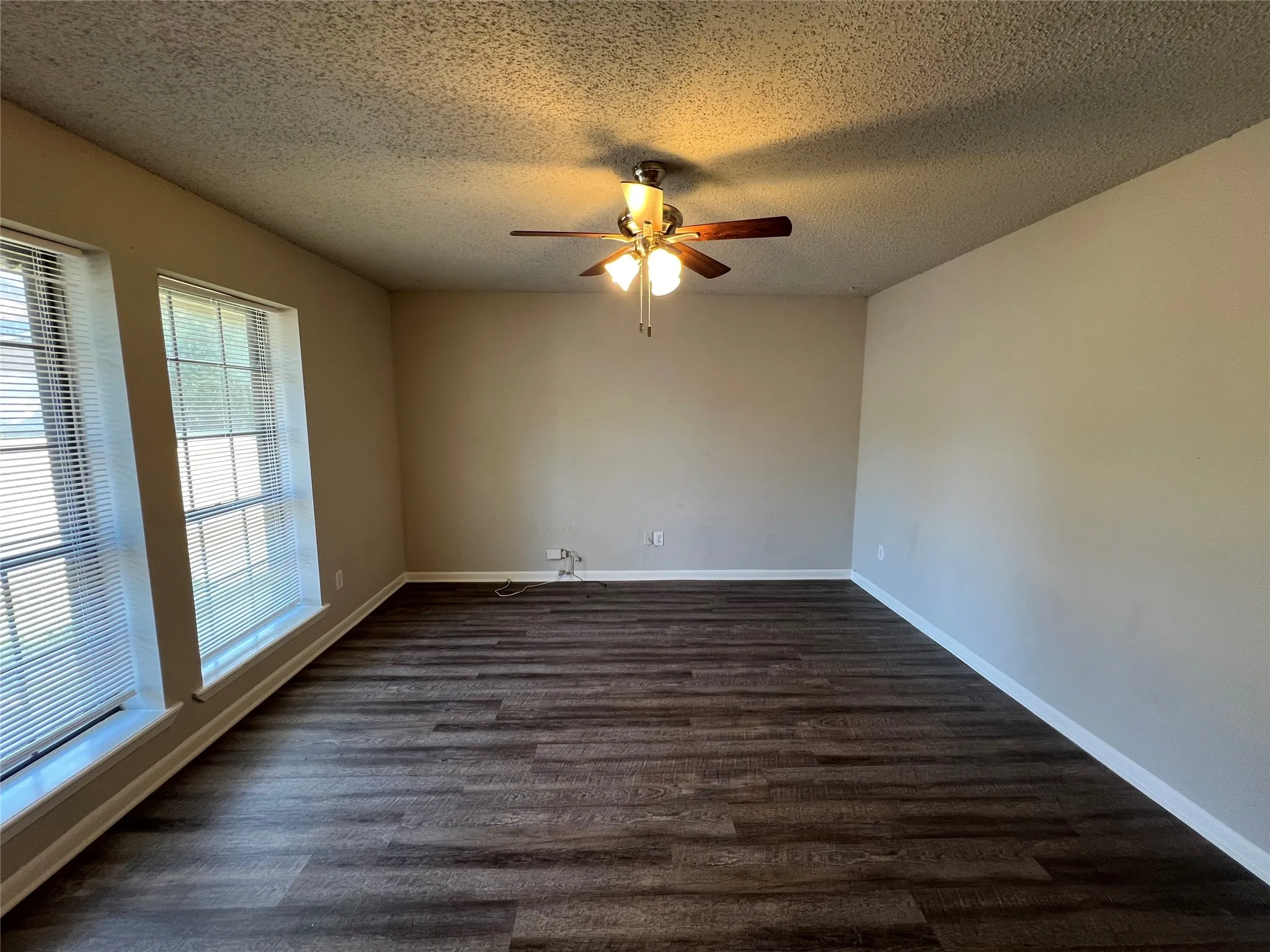 Duplex For Rent in Grayson County , 2318 N Alexander Street, Sherman, Texas 75092, 2 Bedroom, 1 Bathroom, Garage spaces, 1,014 Sqft, built in 1981, mls#21358166, Real Estate Agent in Sherman, Homes For Rent in Grayson county, Homes For Rent in Sherman, Realtor in Sherman Texas, Real Estate Brokerage Independent Realty Texas, Luminita Cordes Realtor