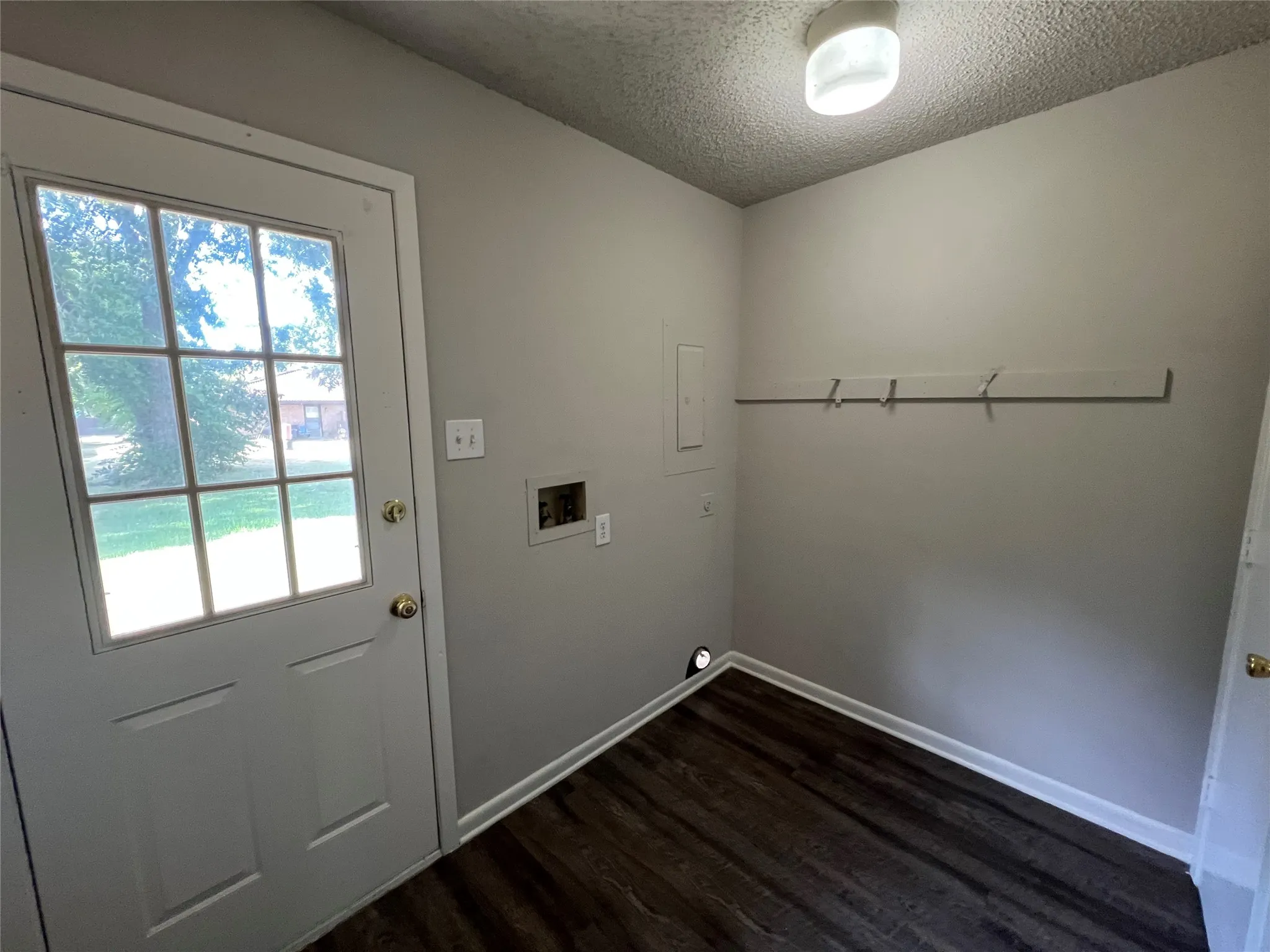 Duplex For Rent in Grayson County , 2318 N Alexander Street, Sherman, Texas 75092, 2 Bedroom, 1 Bathroom, Garage spaces, 1,014 Sqft, built in 1981, mls#21358166, Real Estate Agent in Sherman, Homes For Rent in Grayson county, Homes For Rent in Sherman, Realtor in Sherman Texas, Real Estate Brokerage Independent Realty Texas, Luminita Cordes Realtor