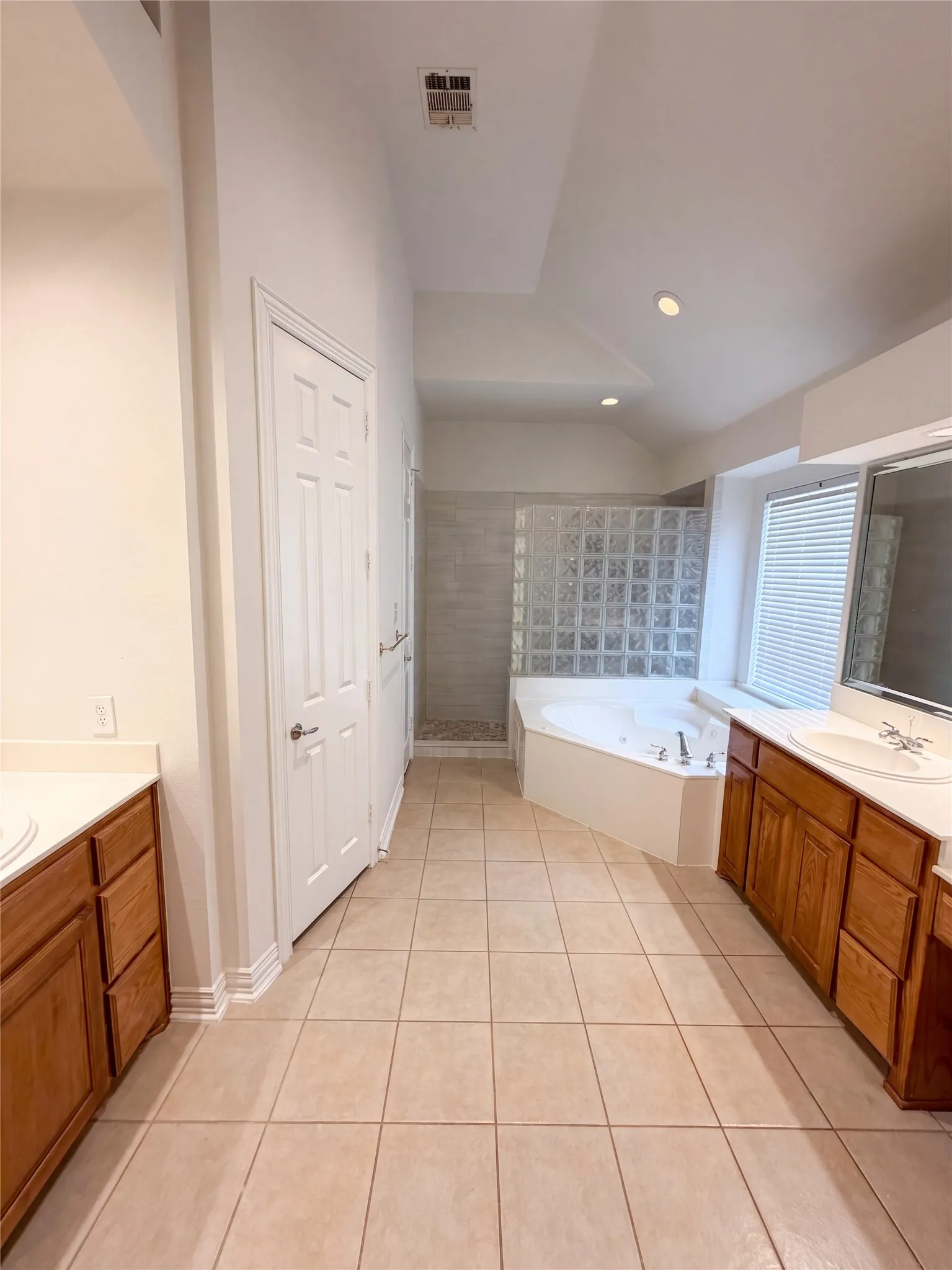 Single Family Residence For Sale in Collin County , 3228 Tearose Drive, Richardson, Texas 75082, 5 Bedroom, 4 Bathroom, 2 Garage spaces, 3,390 Sqft, built in 2002, mls#21380831, Real Estate Agent in Richardson, Homes For Sale in Collin county, Homes For Sale in Richardson, Realtor in Richardson Texas, Real Estate Brokerage Independent Realty Texas, Luminita Cordes Realtor