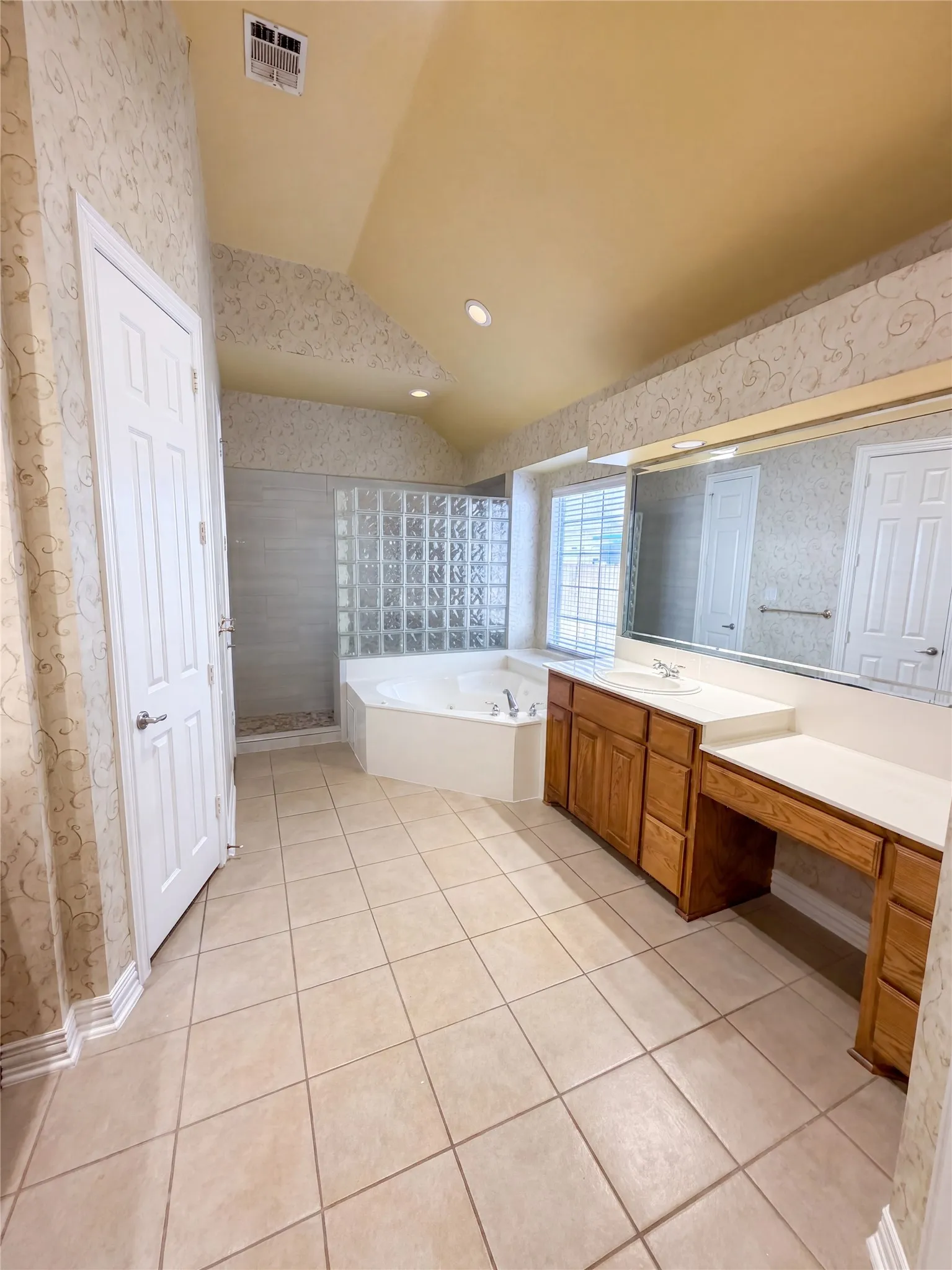 Single Family Residence For Sale in Collin County , 3228 Tearose Drive, Richardson, Texas 75082, 5 Bedroom, 4 Bathroom, 2 Garage spaces, 3,390 Sqft, built in 2002, mls#21380831, Real Estate Agent in Richardson, Homes For Sale in Collin county, Homes For Sale in Richardson, Realtor in Richardson Texas, Real Estate Brokerage Independent Realty Texas, Luminita Cordes Realtor