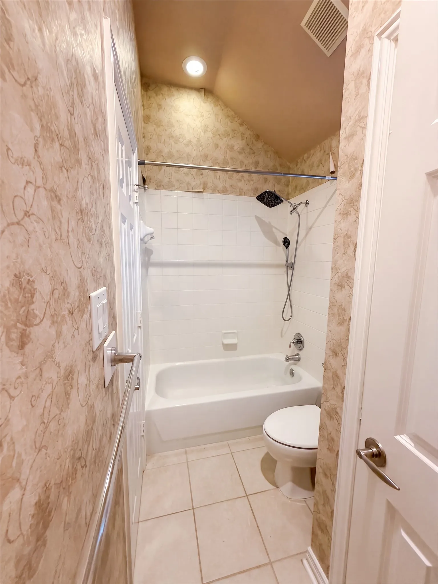 Single Family Residence For Sale in Collin County , 3228 Tearose Drive, Richardson, Texas 75082, 5 Bedroom, 4 Bathroom, 2 Garage spaces, 3,390 Sqft, built in 2002, mls#21380831, Real Estate Agent in Richardson, Homes For Sale in Collin county, Homes For Sale in Richardson, Realtor in Richardson Texas, Real Estate Brokerage Independent Realty Texas, Luminita Cordes Realtor