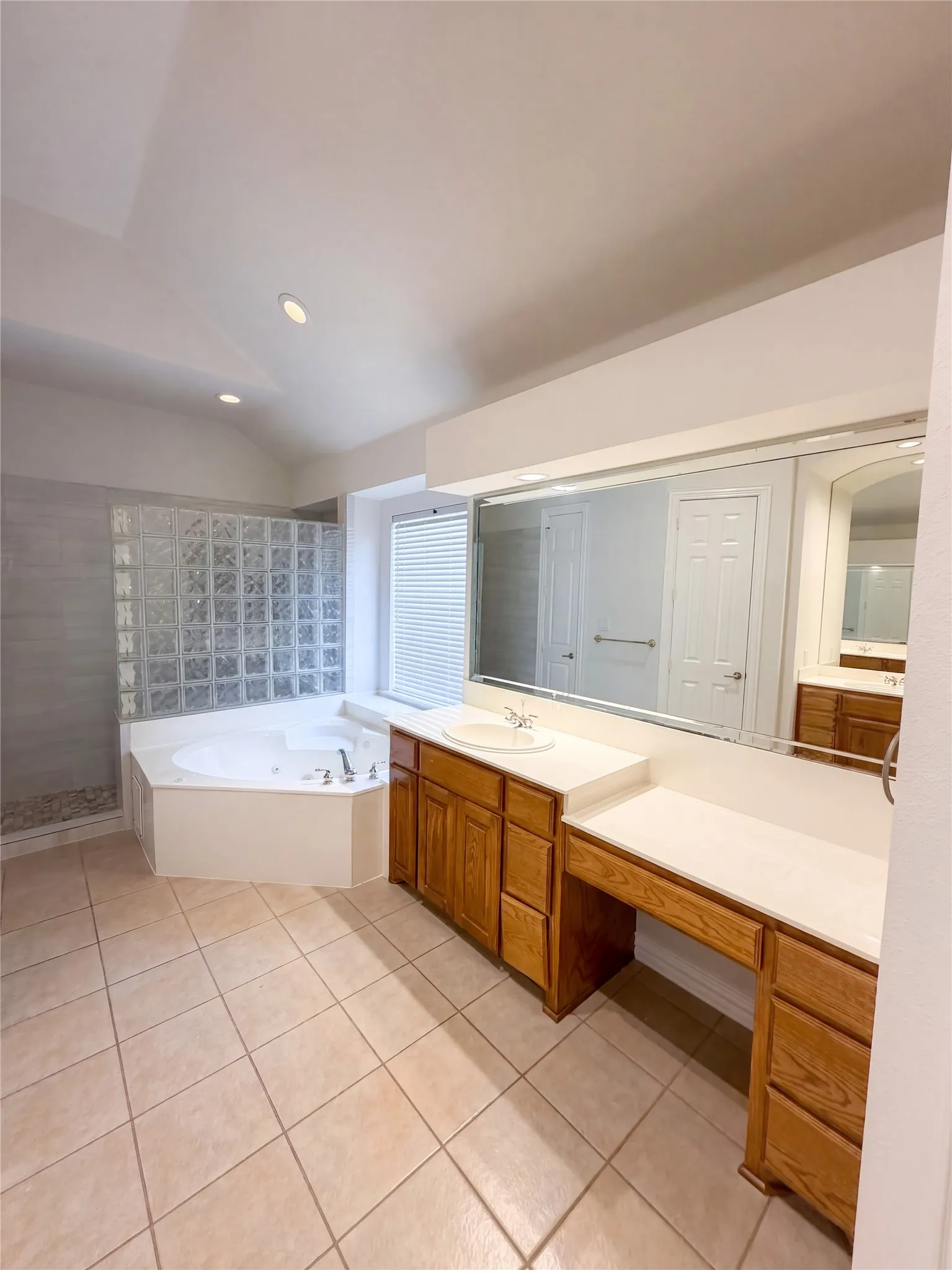 Single Family Residence For Sale in Collin County , 3228 Tearose Drive, Richardson, Texas 75082, 5 Bedroom, 4 Bathroom, 2 Garage spaces, 3,390 Sqft, built in 2002, mls#21380831, Real Estate Agent in Richardson, Homes For Sale in Collin county, Homes For Sale in Richardson, Realtor in Richardson Texas, Real Estate Brokerage Independent Realty Texas, Luminita Cordes Realtor