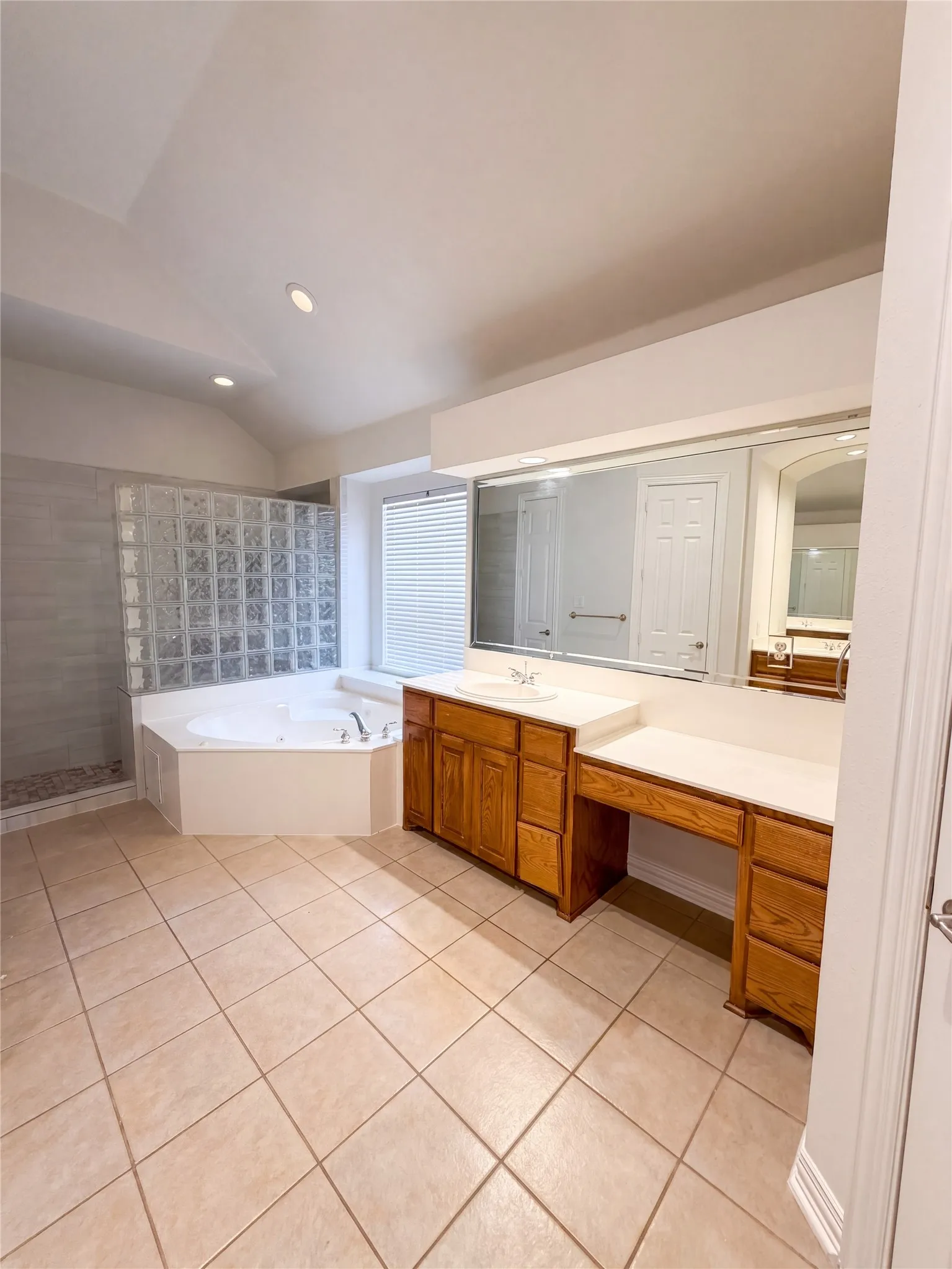 Single Family Residence For Sale in Collin County , 3228 Tearose Drive, Richardson, Texas 75082, 5 Bedroom, 4 Bathroom, 2 Garage spaces, 3,390 Sqft, built in 2002, mls#21380831, Real Estate Agent in Richardson, Homes For Sale in Collin county, Homes For Sale in Richardson, Realtor in Richardson Texas, Real Estate Brokerage Independent Realty Texas, Luminita Cordes Realtor