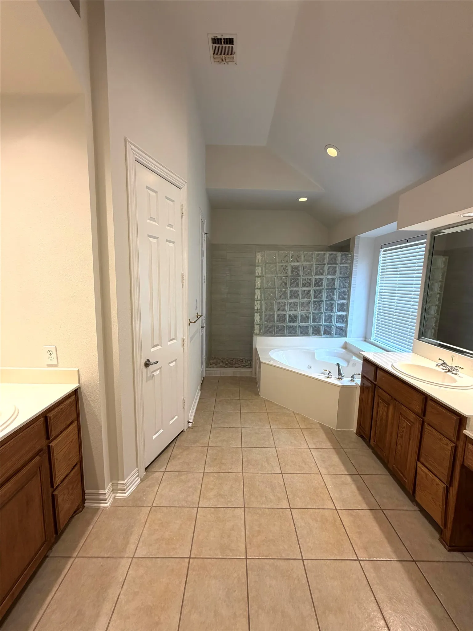 Single Family Residence For Sale in Collin County , 3228 Tearose Drive, Richardson, Texas 75082, 5 Bedroom, 4 Bathroom, 2 Garage spaces, 3,390 Sqft, built in 2002, mls#21380831, Real Estate Agent in Richardson, Homes For Sale in Collin county, Homes For Sale in Richardson, Realtor in Richardson Texas, Real Estate Brokerage Independent Realty Texas, Luminita Cordes Realtor