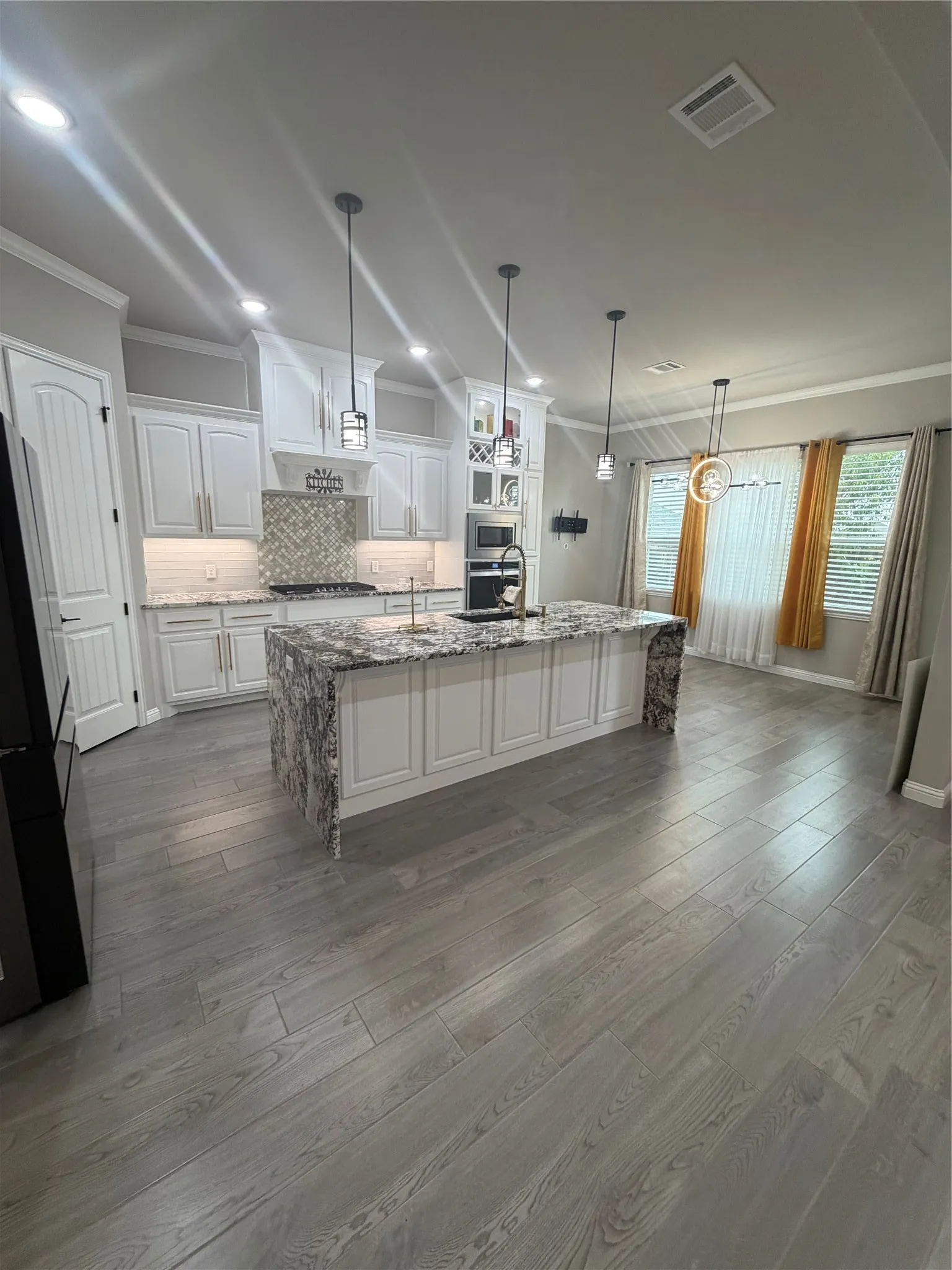 Single Family Residence For Rent in Hood County , 4005 Gallivant Drive, Granbury, Texas 76049, 4 Bedroom, 2 Bathroom, 2 Garage spaces, 2,026 Sqft, built in 2022, mls#21380761, Real Estate Agent in Granbury, Homes For Rent in Hood county, Homes For Rent in Granbury, Realtor in Granbury Texas, Real Estate Brokerage Independent Realty Texas, Luminita Cordes Realtor