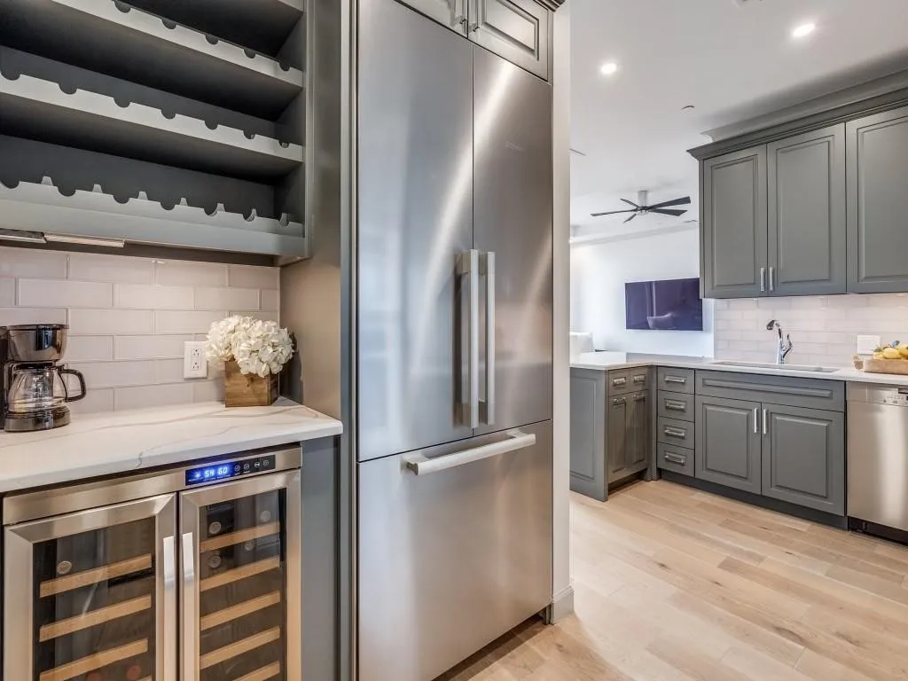 Condominium For Sale in Dallas County , 5909 Luther Lane 2301, Dallas, Texas 75225, 1 Bedroom, 2 Bathroom, 2 Garage spaces, 1,737 Sqft, built in 1983, mls#21380809, Real Estate Agent in Dallas, Homes For Sale in Dallas county, Homes For Sale in Dallas, Realtor in Dallas Texas, Real Estate Brokerage Independent Realty Texas, Luminita Cordes Realtor
