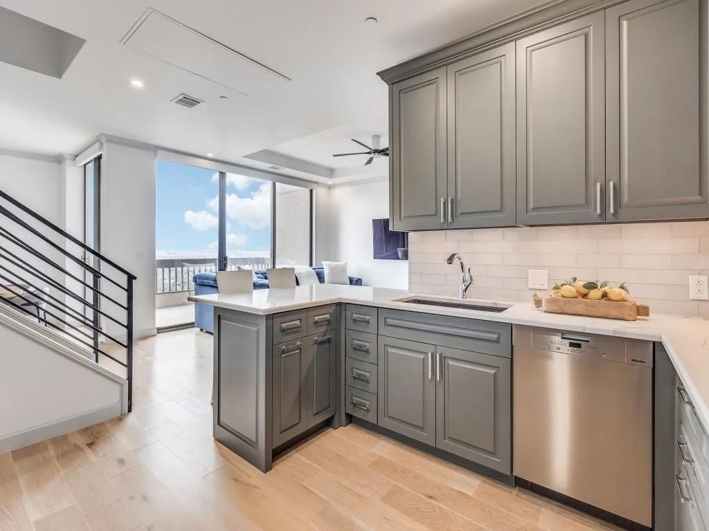 Condominium For Sale in Dallas County , 5909 Luther Lane 2301, Dallas, Texas 75225, 1 Bedroom, 2 Bathroom, 2 Garage spaces, 1,737 Sqft, built in 1983, mls#21380809, Real Estate Agent in Dallas, Homes For Sale in Dallas county, Homes For Sale in Dallas, Realtor in Dallas Texas, Real Estate Brokerage Independent Realty Texas, Luminita Cordes Realtor