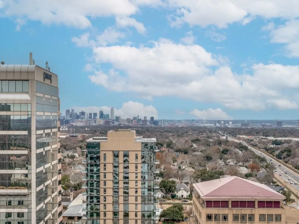 Condominium For Sale in Dallas County , 5909 Luther Lane 2301, Dallas, Texas 75225, 1 Bedroom, 2 Bathroom, 2 Garage spaces, 1,737 Sqft, built in 1983, mls#21380809, Real Estate Agent in Dallas, Homes For Sale in Dallas county, Homes For Sale in Dallas, Realtor in Dallas Texas, Real Estate Brokerage Independent Realty Texas, Luminita Cordes Realtor