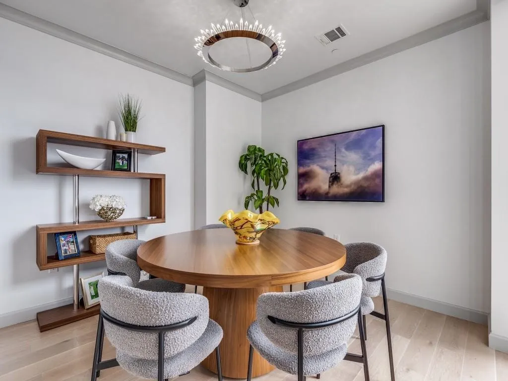 Condominium For Sale in Dallas County , 5909 Luther Lane 2301, Dallas, Texas 75225, 1 Bedroom, 2 Bathroom, 2 Garage spaces, 1,737 Sqft, built in 1983, mls#21380809, Real Estate Agent in Dallas, Homes For Sale in Dallas county, Homes For Sale in Dallas, Realtor in Dallas Texas, Real Estate Brokerage Independent Realty Texas, Luminita Cordes Realtor