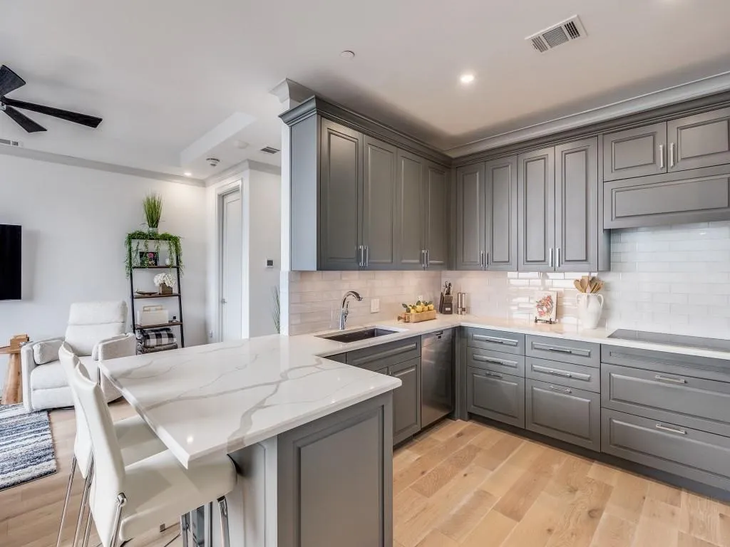 Condominium For Sale in Dallas County , 5909 Luther Lane 2301, Dallas, Texas 75225, 1 Bedroom, 2 Bathroom, 2 Garage spaces, 1,737 Sqft, built in 1983, mls#21380809, Real Estate Agent in Dallas, Homes For Sale in Dallas county, Homes For Sale in Dallas, Realtor in Dallas Texas, Real Estate Brokerage Independent Realty Texas, Luminita Cordes Realtor