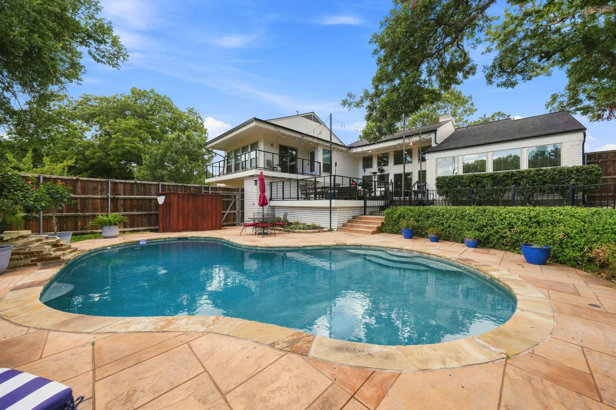 Single Family Residence For Sale in Rockwall County , 303 Russwood Street, Rockwall, Texas 75087, 3 Bedroom, 4 Bathroom, 2 Garage spaces, 2,844 Sqft, built in 1981, mls#21380625, Real Estate Agent in Rockwall, Homes For Sale in Rockwall county, Homes For Sale in Rockwall, Realtor in Rockwall Texas, Real Estate Brokerage Independent Realty Texas, Luminita Cordes Realtor