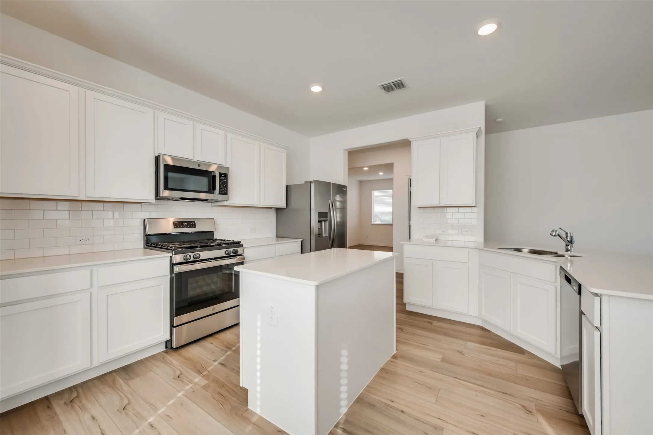 Single Family Residence For Rent in Denton County , 3009 Sovereignty Drive, Denton, Texas 76207, 4 Bedroom, 2 Bathroom, 2 Garage spaces, 1,999 Sqft, built in 2022, mls#21380260, Real Estate Agent in Denton, Homes For Rent in Denton county, Homes For Rent in Denton, Realtor in Denton Texas, Real Estate Brokerage Independent Realty Texas, Luminita Cordes Realtor
