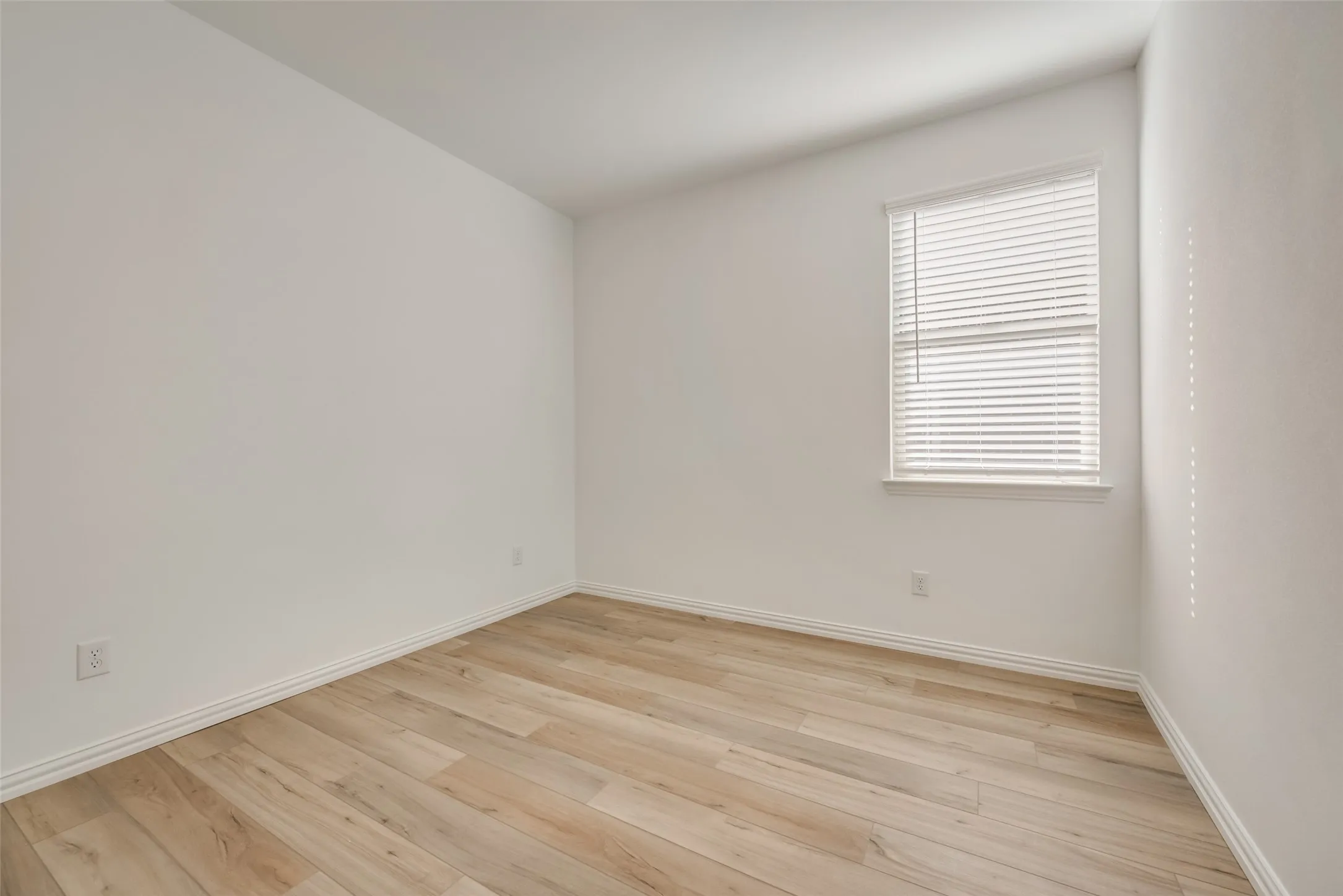 Single Family Residence For Rent in Denton County , 3009 Sovereignty Drive, Denton, Texas 76207, 4 Bedroom, 2 Bathroom, 2 Garage spaces, 1,999 Sqft, built in 2022, mls#21380260, Real Estate Agent in Denton, Homes For Rent in Denton county, Homes For Rent in Denton, Realtor in Denton Texas, Real Estate Brokerage Independent Realty Texas, Luminita Cordes Realtor