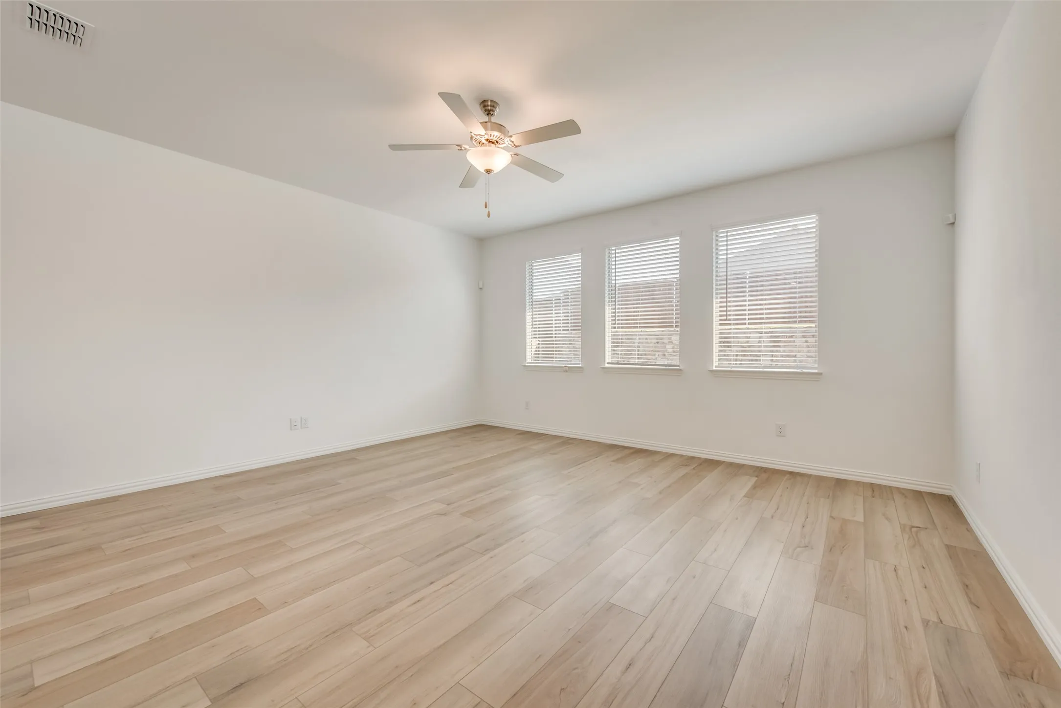 Single Family Residence For Rent in Denton County , 3009 Sovereignty Drive, Denton, Texas 76207, 4 Bedroom, 2 Bathroom, 2 Garage spaces, 1,999 Sqft, built in 2022, mls#21380260, Real Estate Agent in Denton, Homes For Rent in Denton county, Homes For Rent in Denton, Realtor in Denton Texas, Real Estate Brokerage Independent Realty Texas, Luminita Cordes Realtor