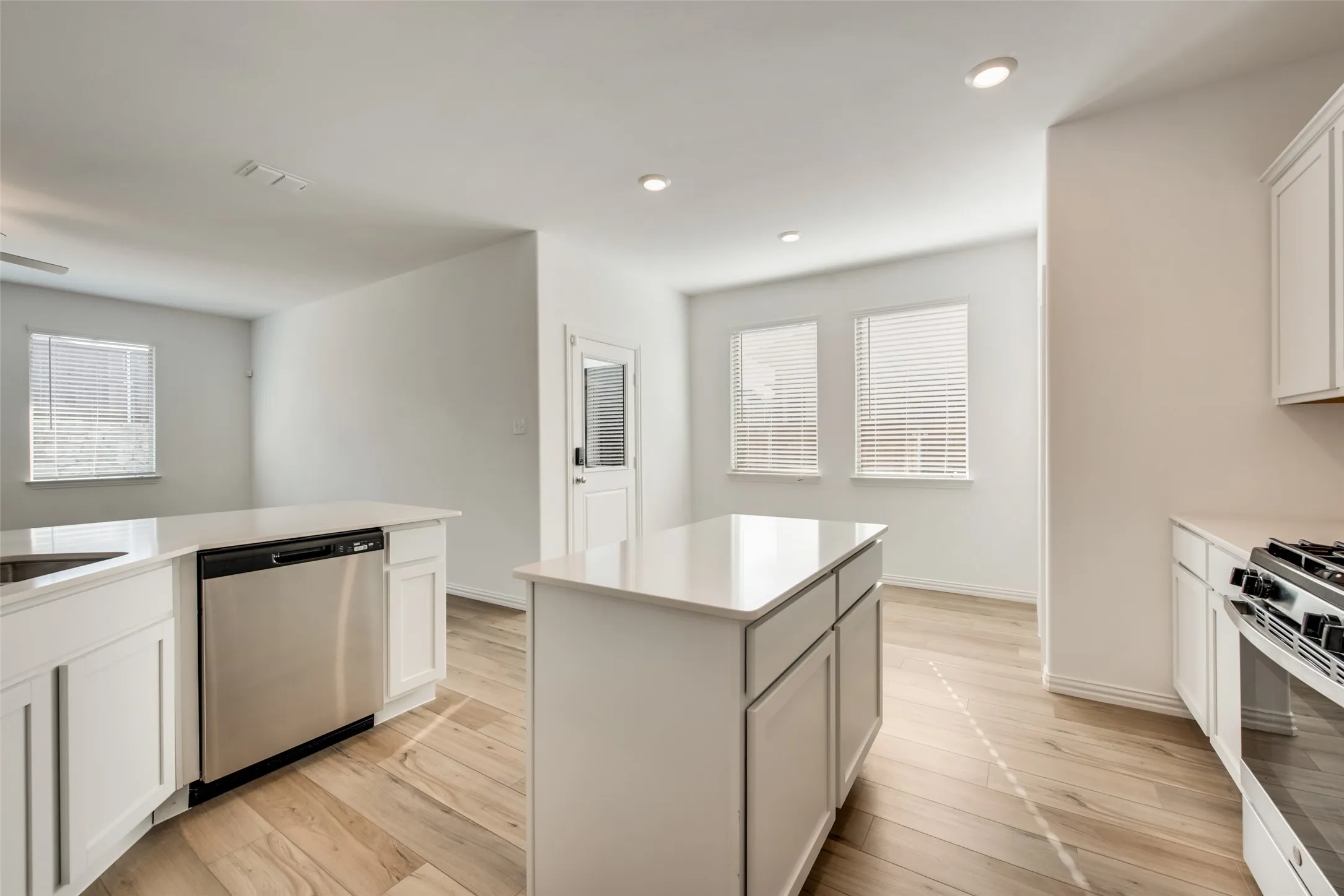 Single Family Residence For Rent in Denton County , 3009 Sovereignty Drive, Denton, Texas 76207, 4 Bedroom, 2 Bathroom, 2 Garage spaces, 1,999 Sqft, built in 2022, mls#21380260, Real Estate Agent in Denton, Homes For Rent in Denton county, Homes For Rent in Denton, Realtor in Denton Texas, Real Estate Brokerage Independent Realty Texas, Luminita Cordes Realtor