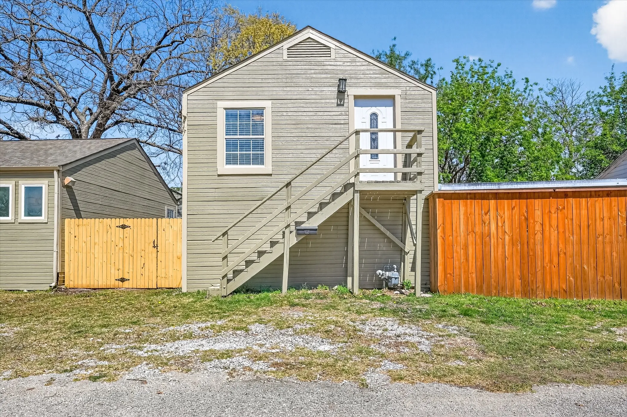 Apartment For Rent in Collin County , 115 S Morris Street 1/2, Mc Kinney, Texas 75069, 1 Bedroom, 1 Bathroom, Garage spaces, 400 Sqft, built in 1950, mls#21380703, Real Estate Agent in Mc Kinney, Homes For Rent in Collin county, Homes For Rent in Mc Kinney, Realtor in Mc Kinney Texas, Real Estate Brokerage Independent Realty Texas, Luminita Cordes Realtor