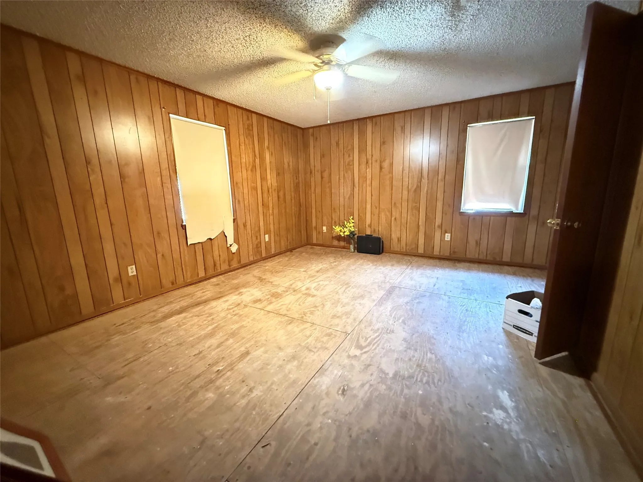 Single Family Residence For Sale in Fannin County , 4411 Fm 100, Honey Grove, Texas 75446, 3 Bedroom, 2 Bathroom, Garage spaces, 1,404 Sqft, built in 1986, mls#21380854, Real Estate Agent in Honey Grove, Homes For Sale in Fannin county, Homes For Sale in Honey Grove, Realtor in Honey Grove Texas, Real Estate Brokerage Independent Realty Texas, Luminita Cordes Realtor