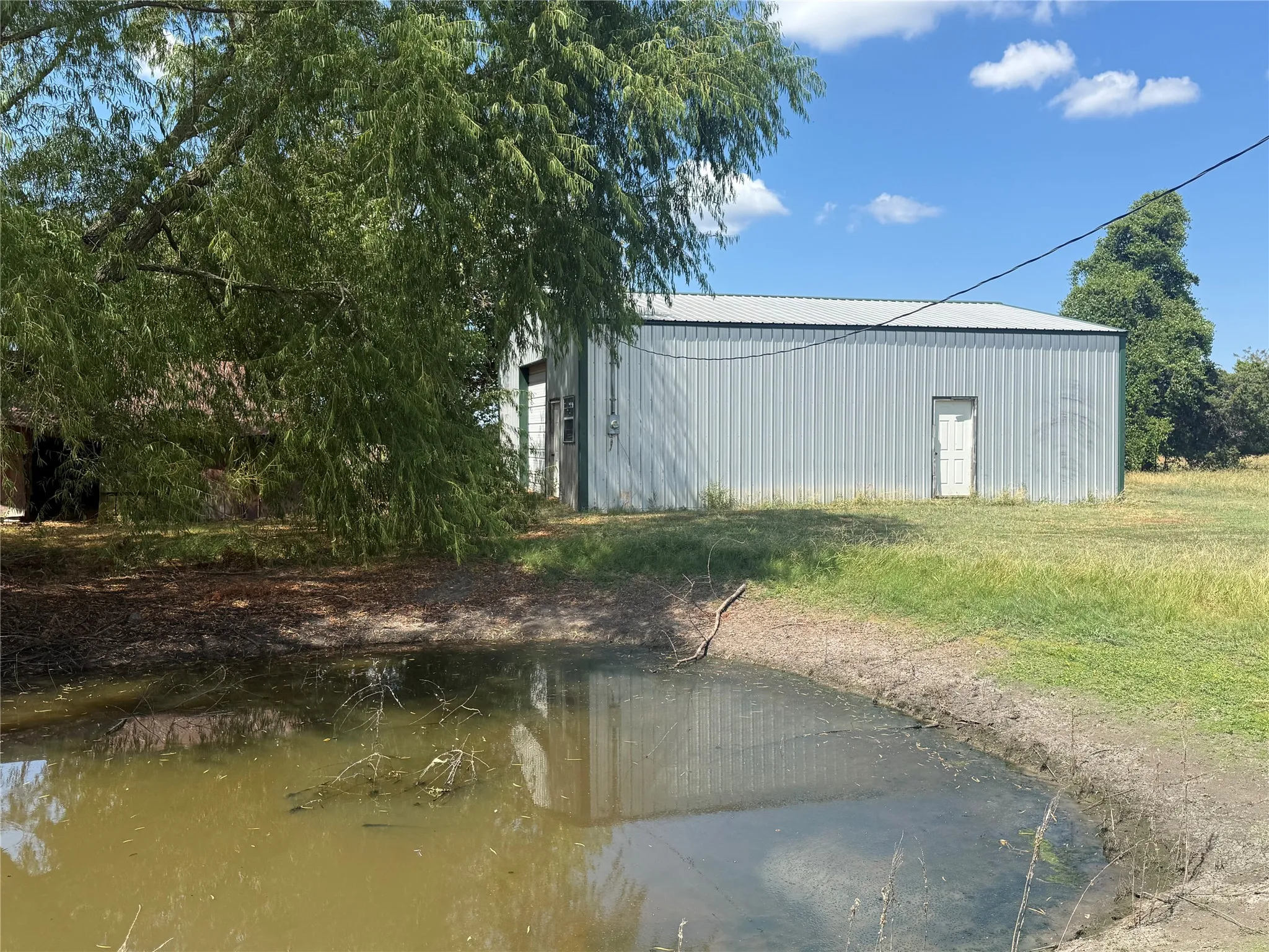 Single Family Residence For Sale in Fannin County , 4411 Fm 100, Honey Grove, Texas 75446, 3 Bedroom, 2 Bathroom, Garage spaces, 1,404 Sqft, built in 1986, mls#21380854, Real Estate Agent in Honey Grove, Homes For Sale in Fannin county, Homes For Sale in Honey Grove, Realtor in Honey Grove Texas, Real Estate Brokerage Independent Realty Texas, Luminita Cordes Realtor